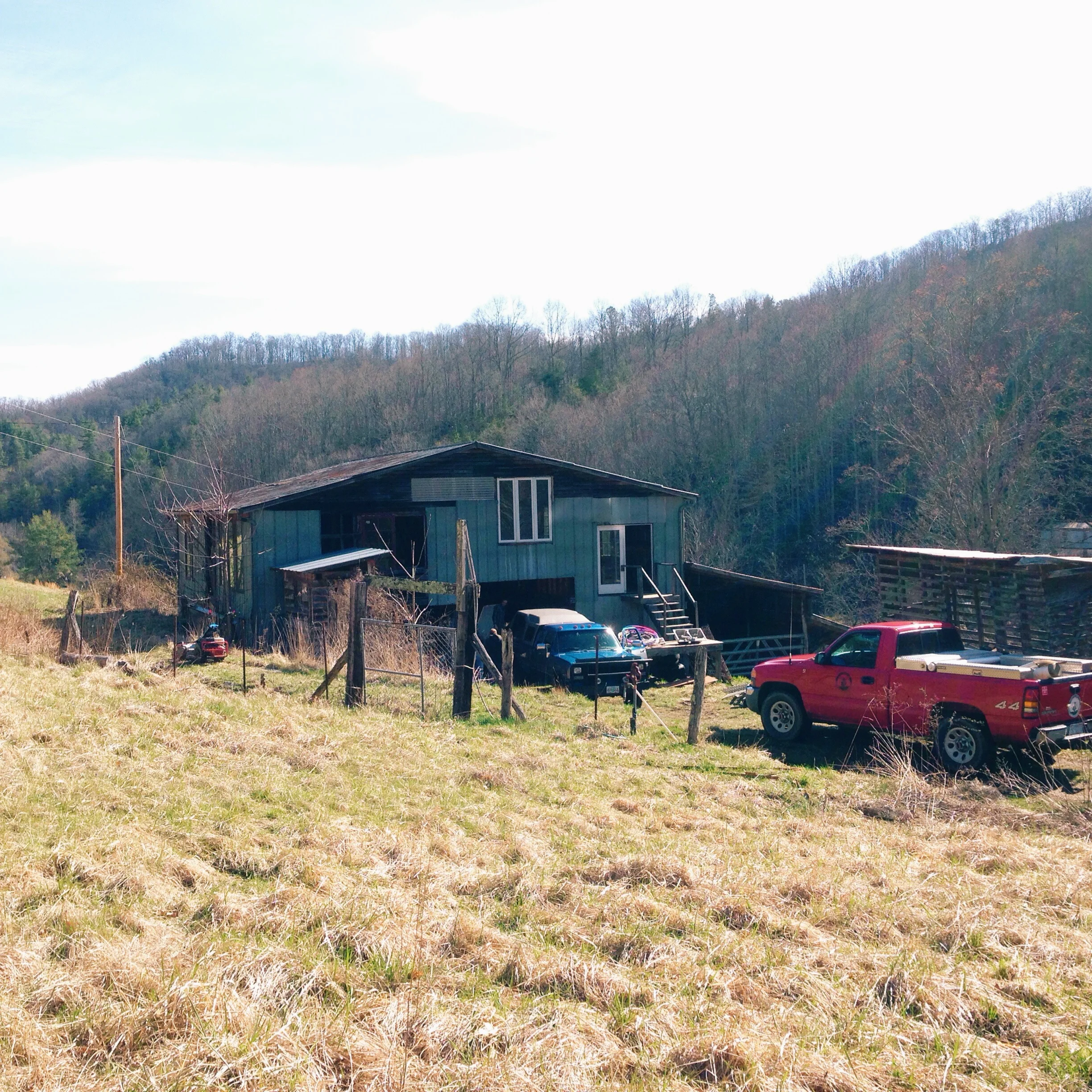 so long to this 'ole barn! it'll be all torn down by the end of this week...!!