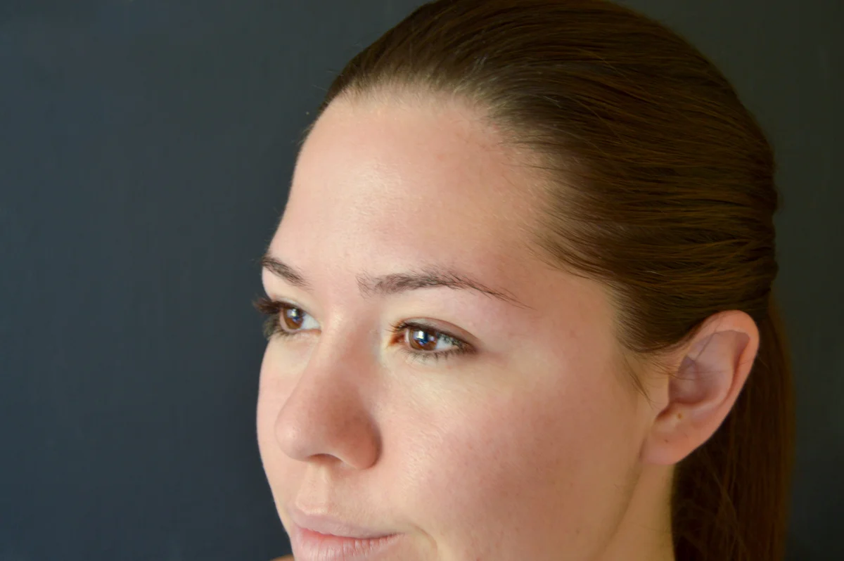 1. Start with groomed brows, this may involve plucking a few stray hairs.