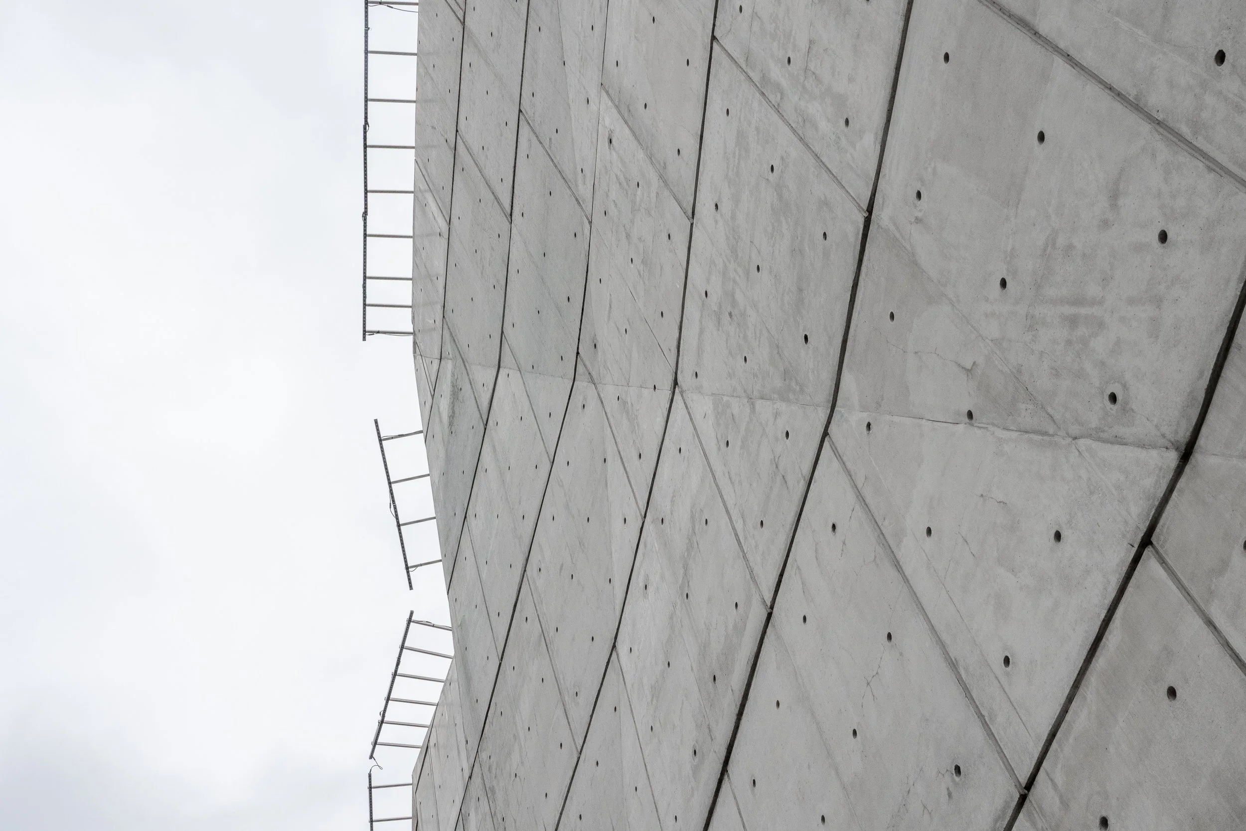 Geometric shapes and repetition in soft monochrome