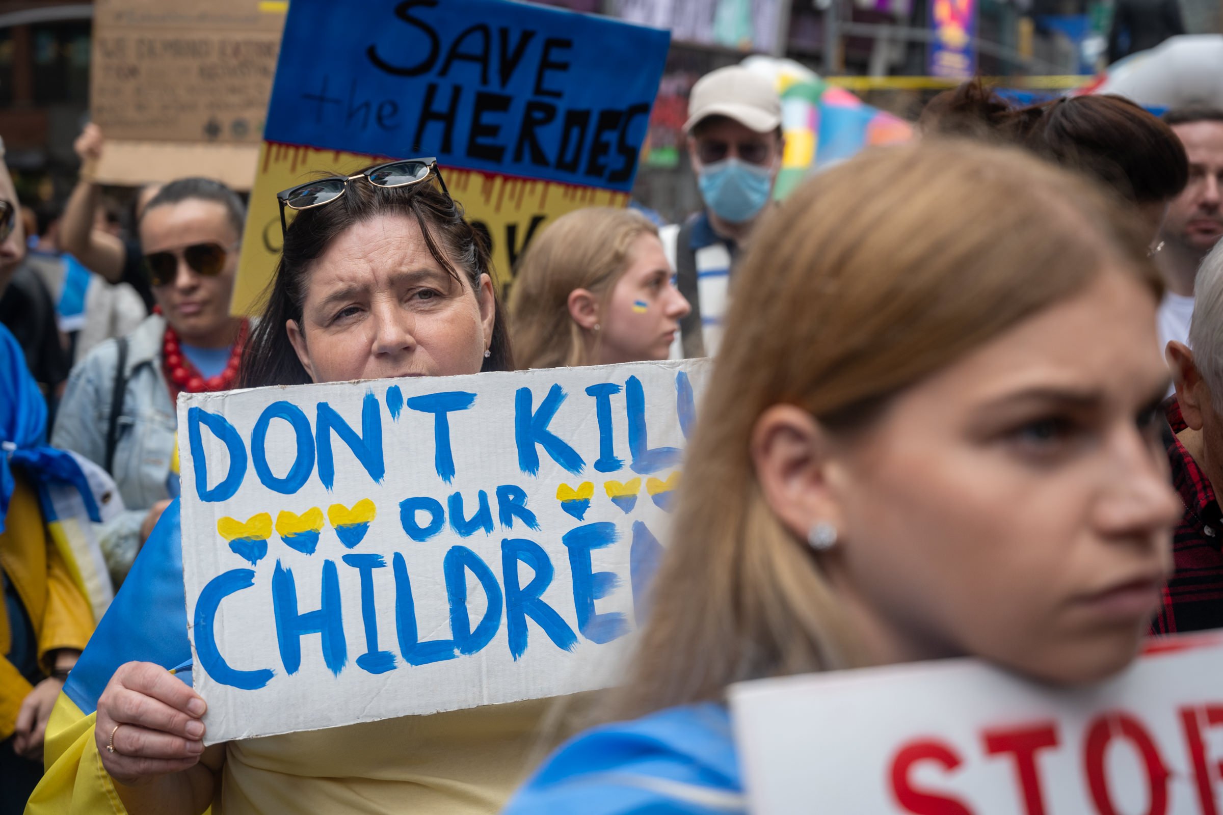 rallyforukraine_timessquare_051422_1983.jpg