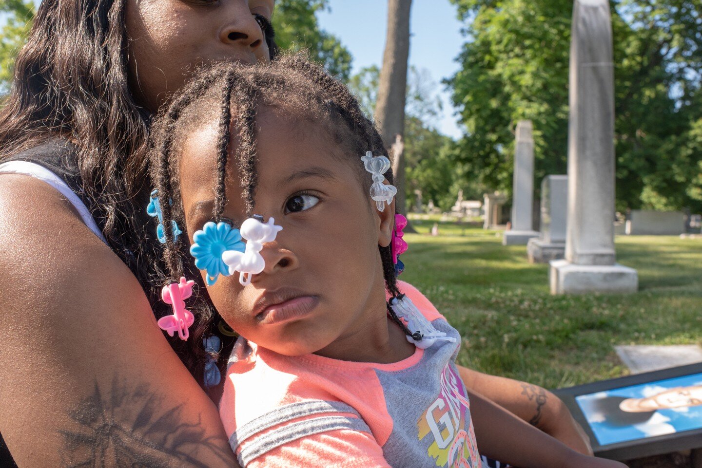 Kids learn about #gunviolence at far too young an age. These little girls - names withheld - visit the cemetary where brothers, cousins, uncles, and others are buried.

#gunviolence #texas #texasschoolshooting #schoolshootings #robbelementaryschool #