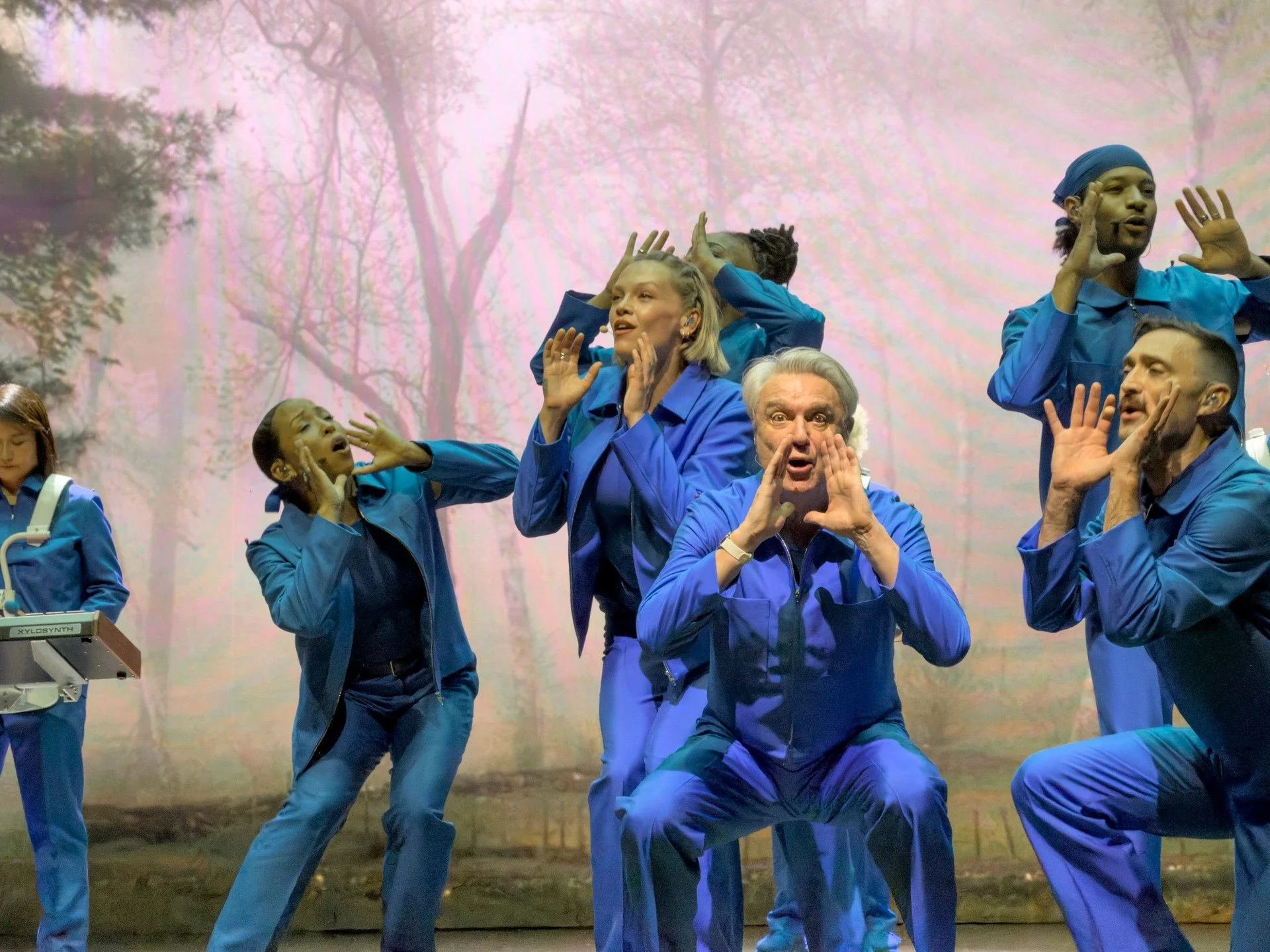 I've seen #davidbyrne many times over the years and I think it's safe to say that the #whoisthesky tour is the best one yet. So creative.

@davidbyrneofficial #talkingheads