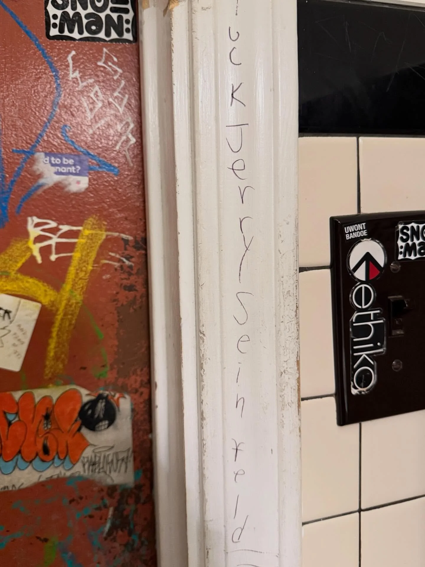 Someone who used the men&rsquo;s room at @joessteaks in Fishtown really doesn&rsquo;t like #jerryseinfeld. #graffiti