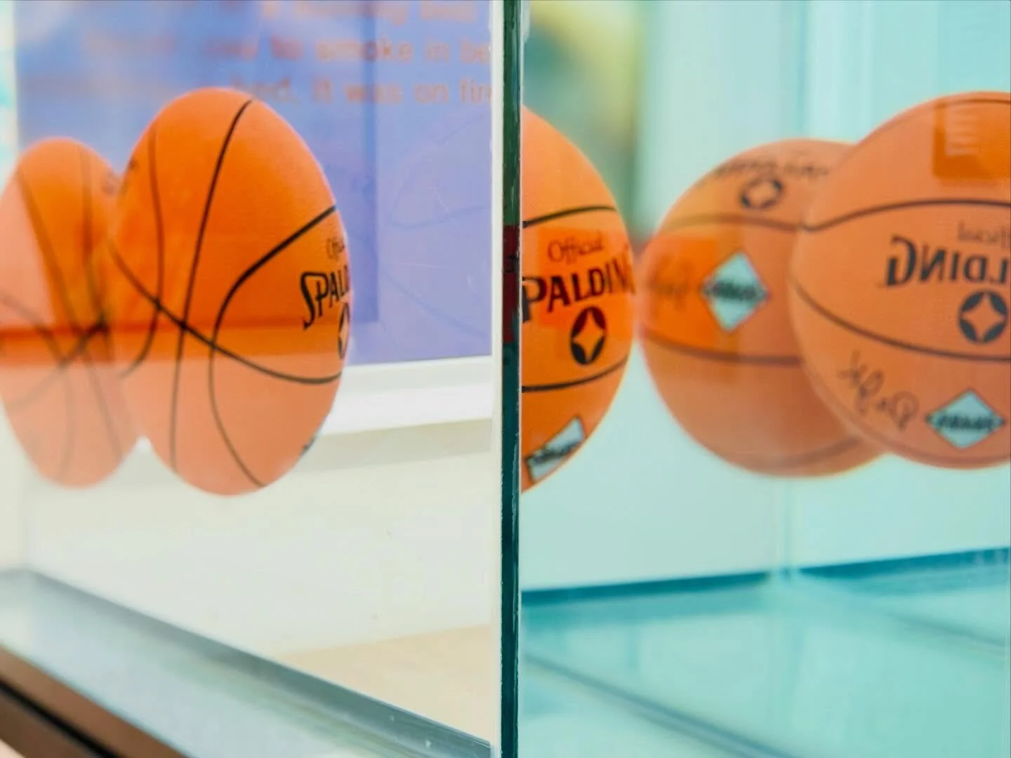 Visited the &ldquo;Downtown/Uptown: New York in the Eighties&rdquo; show at the @levygorvydayan gallery (gorgeous building!) and saw work by #keithharing, #andywarhol, #jeffkoons, #jeanmichelbasquiat (not gonna lie: not a fan), #barbarakruger, #rober