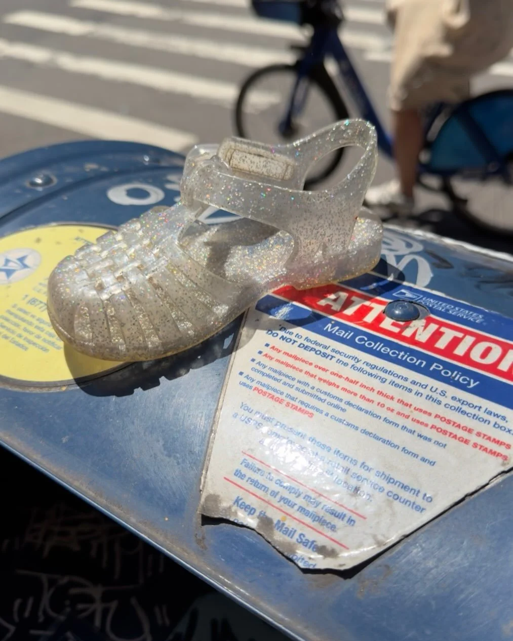 Cinderella, if you&rsquo;re looking for something, it&rsquo;s on the corner of 82nd and 2nd. #seenonmywalk