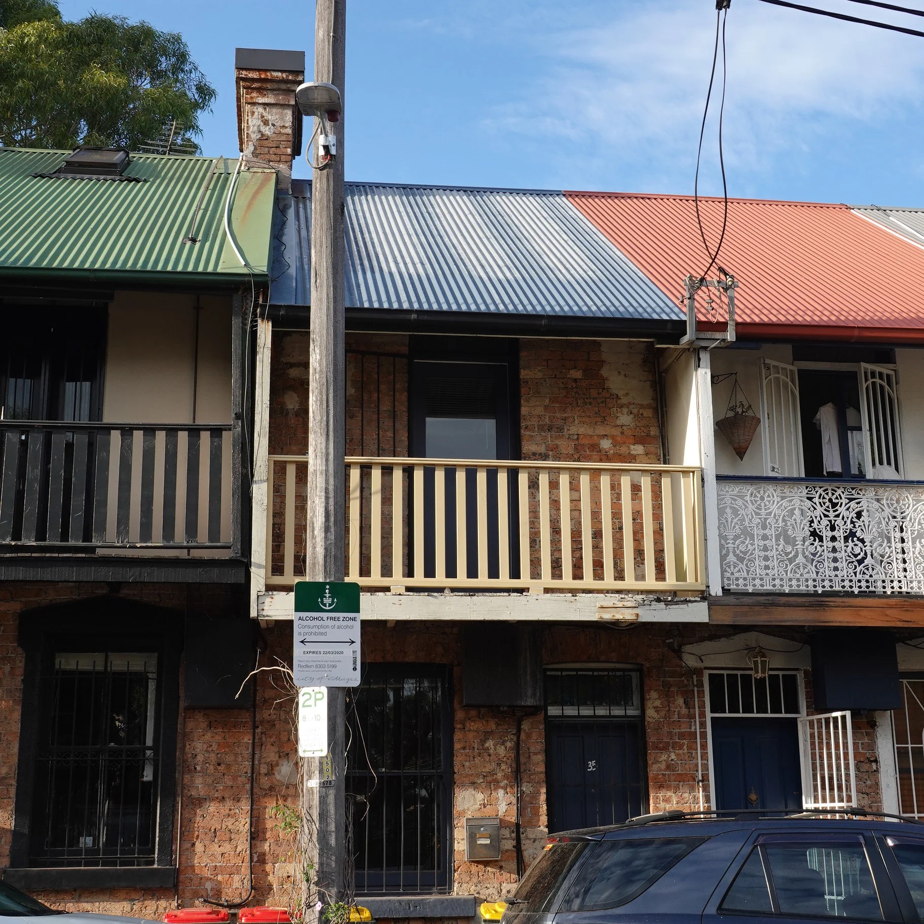 10 Foot Terrace House