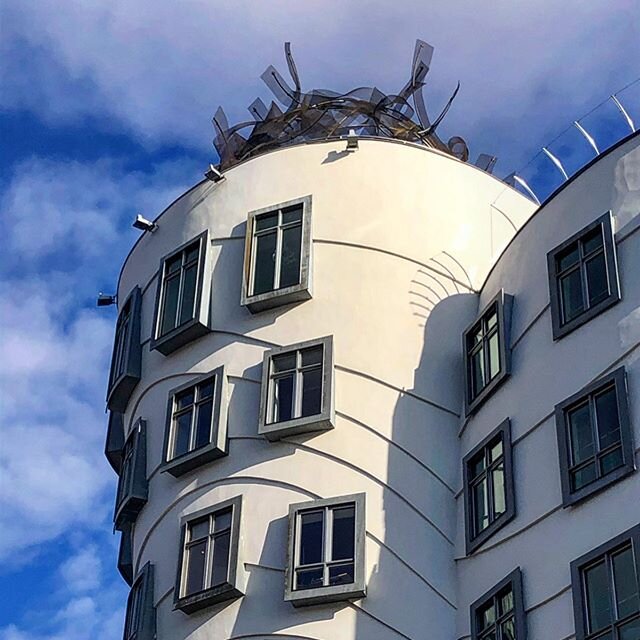 Frank Gehry&rsquo;s Dancing House (Fred and Ginger Building) has beautiful views from the rooftop! #prague #frankgehry #thedancinghouse #architecture