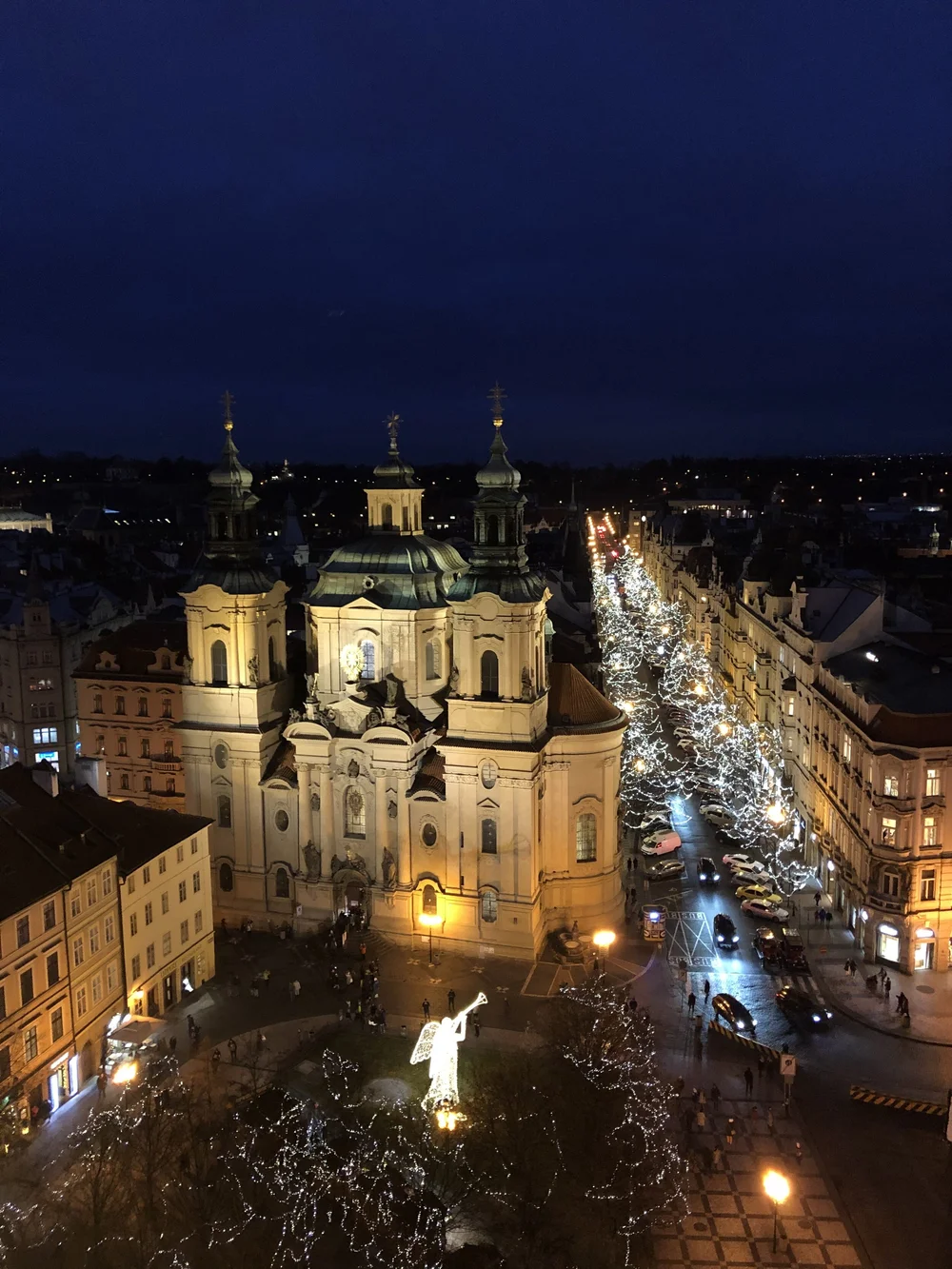 St. Nicholas' Church at night