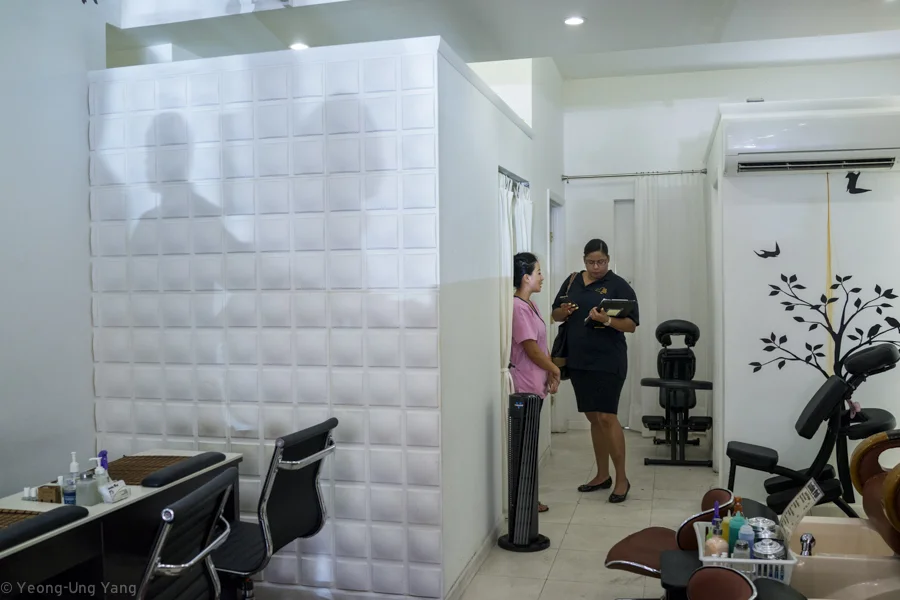 Reyna Moreno, a New York Labor Department investigator, interviewed an employee of a nail salon in Astoria, Queens, about her hours and pay on August 20, 2015. Since May 2015, the three agencies involved in the inspections on Thursday, along with the Department of Taxation and Finance, have inspected 1,124 salons and issued more than 2,400 violations.