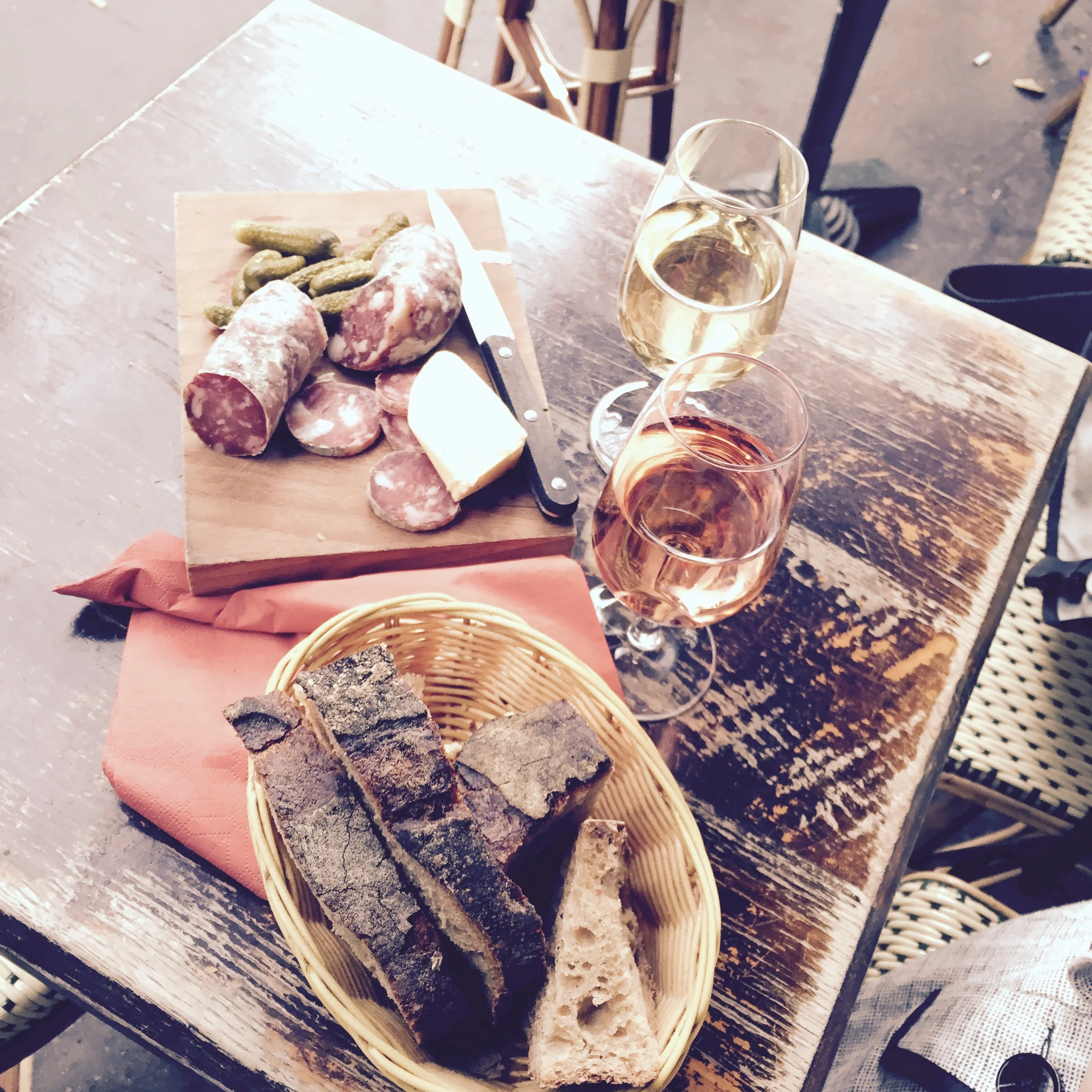 Apero bij Café de la Nouvelle Mairie. 19 Rue des Fossés Saint-Jacques. Tegenover Universal.