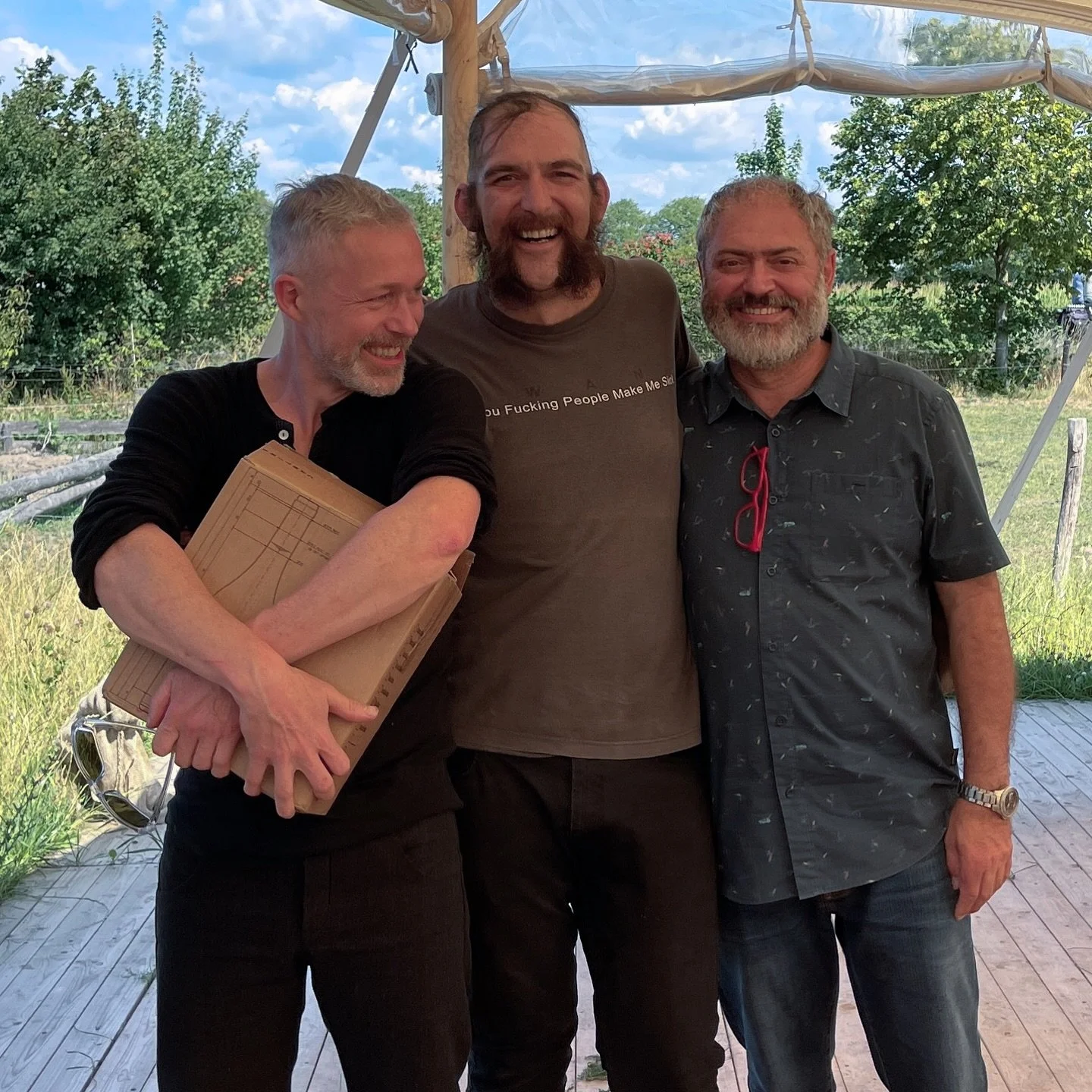 #flashback naar een fantastische middag en lunch bij @erloom.restaurant afgelopen weekend met @ferrotommaso van @vinoesclamativo in de hoofdrol en de prachtige wijnen van @carussinwine en @cinquecampi. 🍾🔥
20 weken lang elk weekend een andere chef. 