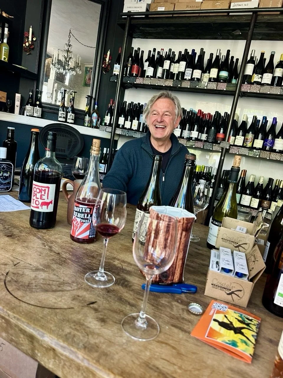 Gisteren in het altijd gezellige Oosterbeek langs @van_de_wijnen geweest om het een en ander af te leveren en te proeven. Nieuwe jaargangen onder andere van @carussinwine ,@pascaltreichler , @raina.wines en @cinquecampi (Ja, ook in Oosterbeek zijn er