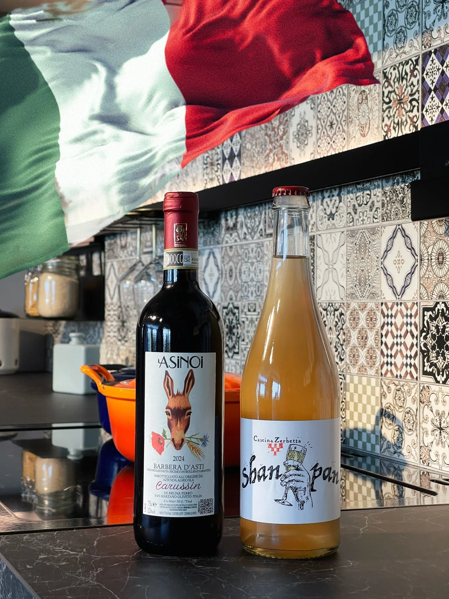 Een leuke activiteit voor op de agenda komende week!

Enkele weken geleden werden we benaderd door TWA keukens in Peize of we het zagen zitten om een tasting te verzorgen tijdens hun Italiaans keukenfestival.

Maar natuurlijk! Wij voorzien ook de men