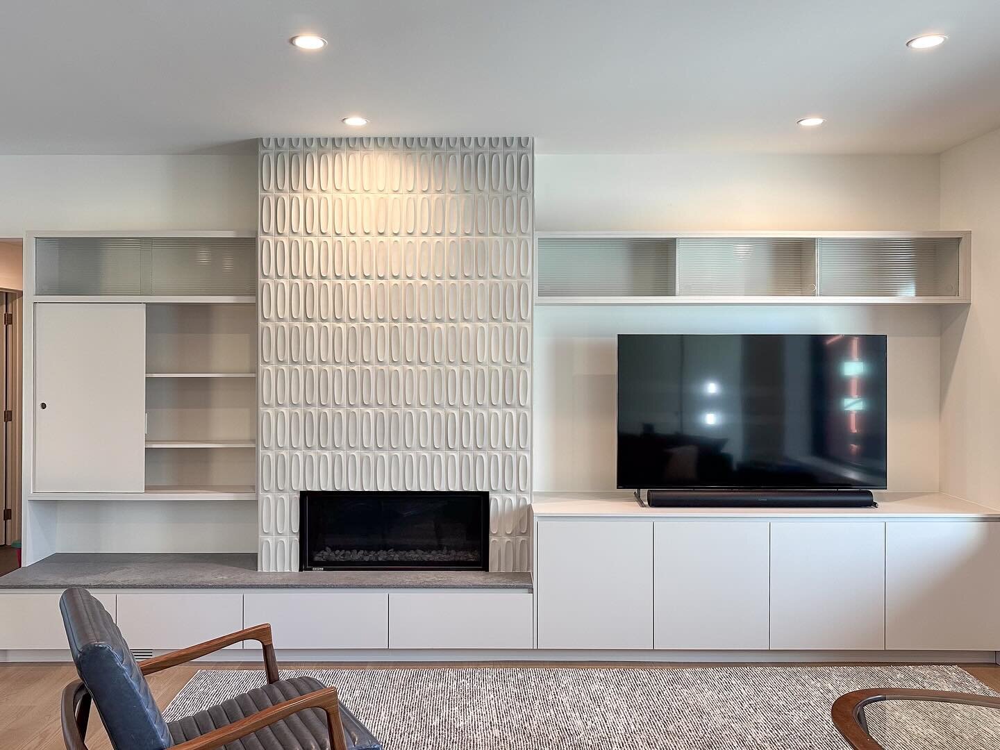 Check out the finished built-in cabinet and entertainment center we designed for our clients in Denver. They wanted to add interest and function to their living room built-in with some texture and a neutral color. They selected these beautiful 3D til