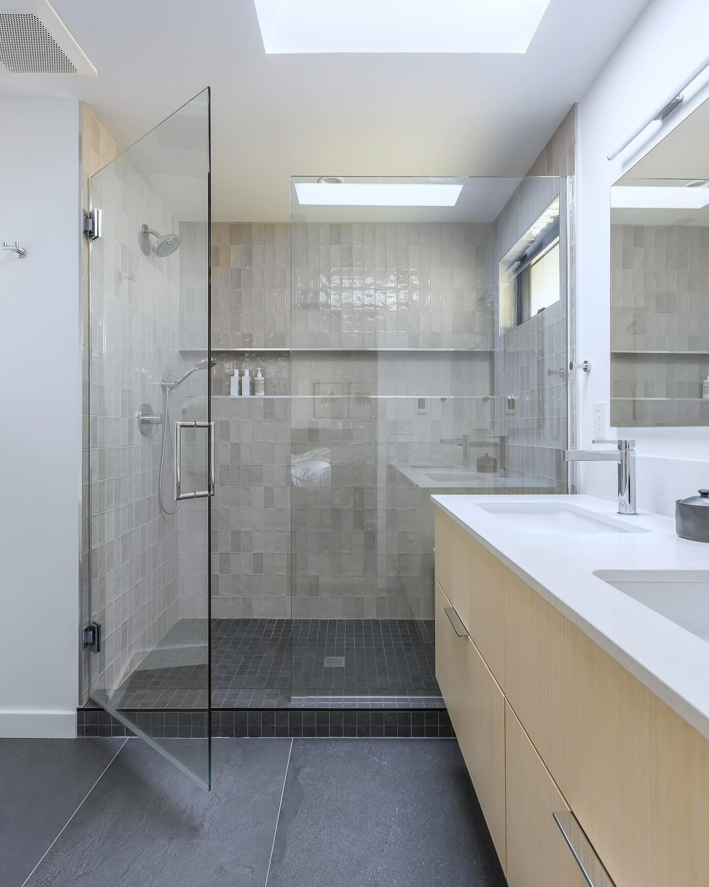 Check out this before and after of the primary bathroom at our South Boulder project! The goal was to create a sanctuary spa-like space within an existing bathroom location. We tore down the toilet closet wall, designed a large shower with a window f