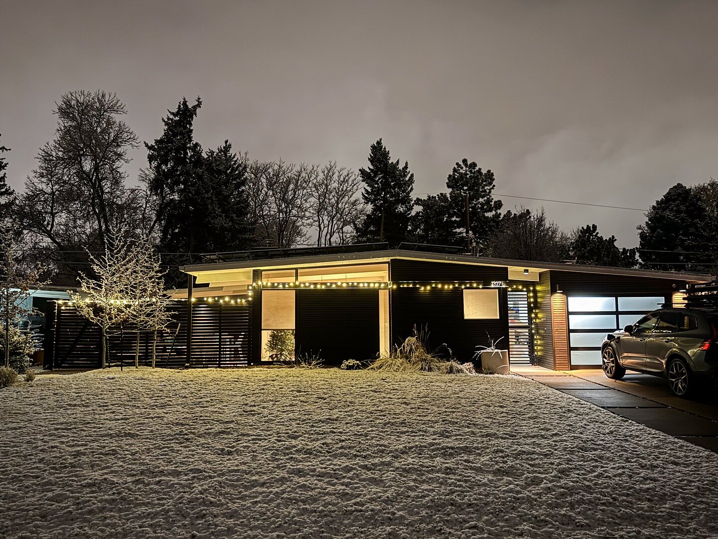 Winter vibes as more snow is headed our way. Happy 2024!
.
.
.
.
#mcmrenovation
#denvermcm
#denvermidcenturymodern
#krisanaparkdenver
#krisanapark
#postandbeam
#eichler
#midcenturymodern
#midmod
#midcenturymodernrenovation
#cadencedesignstudio
#caden