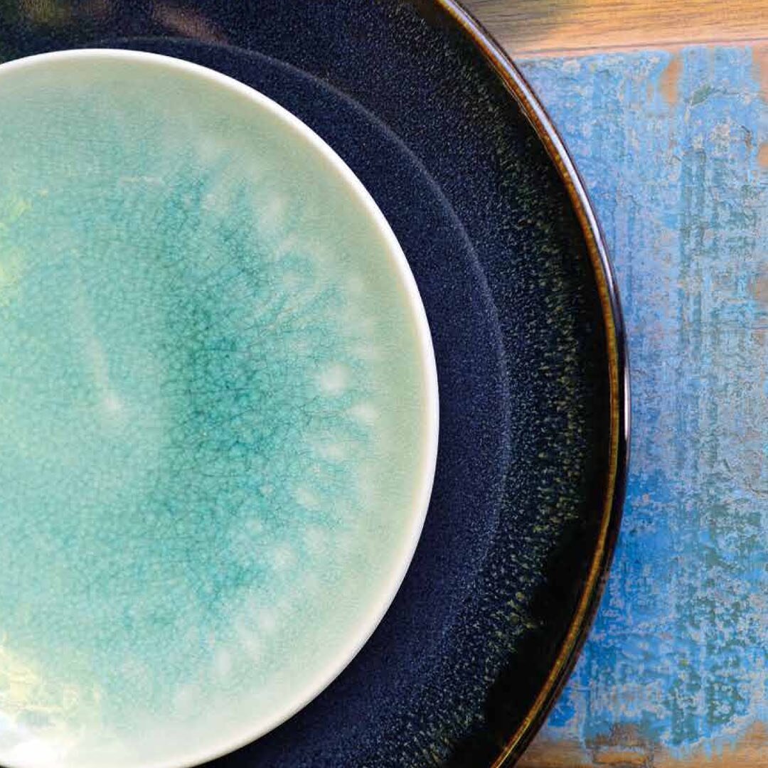 French artisans @jars.ceramistes creat everyday art. Different tones, finishes and shapes allow you to experiment with your presentation styles🍴Visit our website for more 

#restauranttrends #earthenware #artisanmade #menupresentation #newmenu