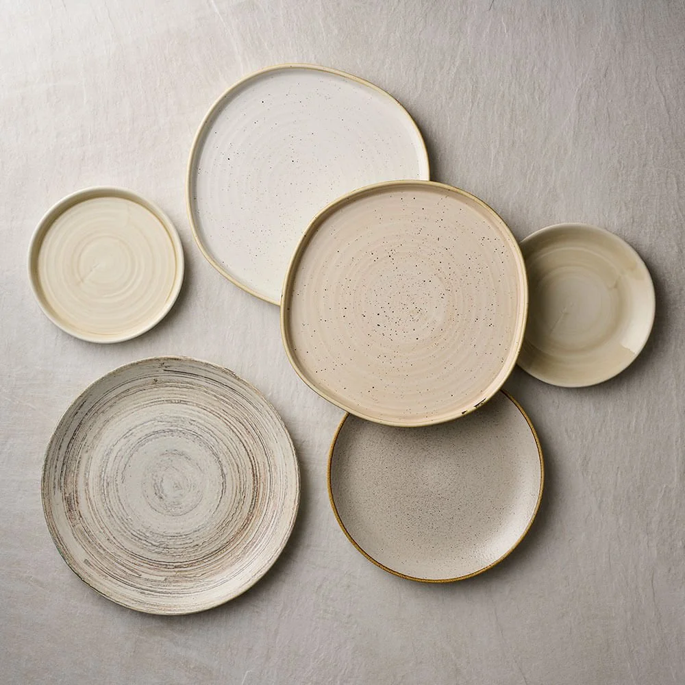 Stoneware plates in neutral tones