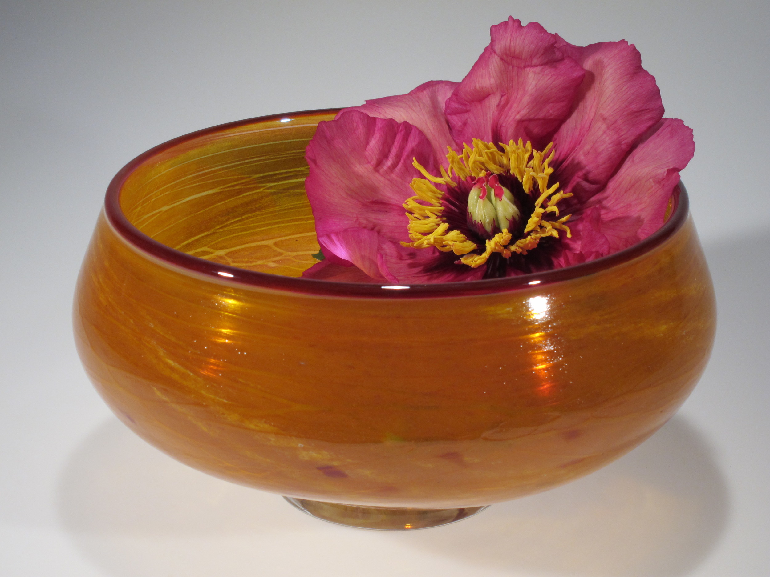 Luster bowl in Gold