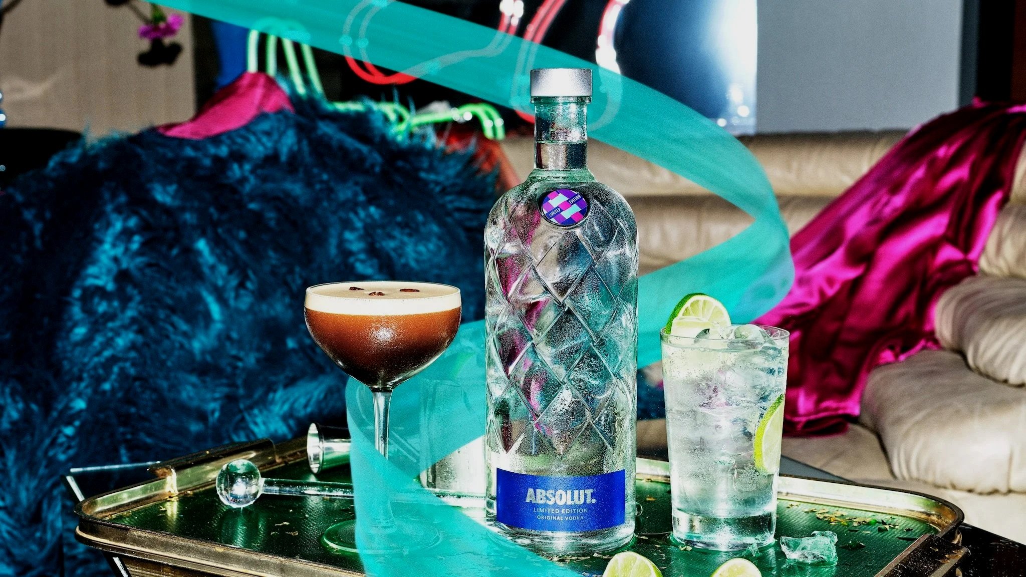12-22_absolut_borntomix_lifestylephotography_eoy22_fizzy-soda-espresso-martini-mule-row-19-version-16x9-min.jpg