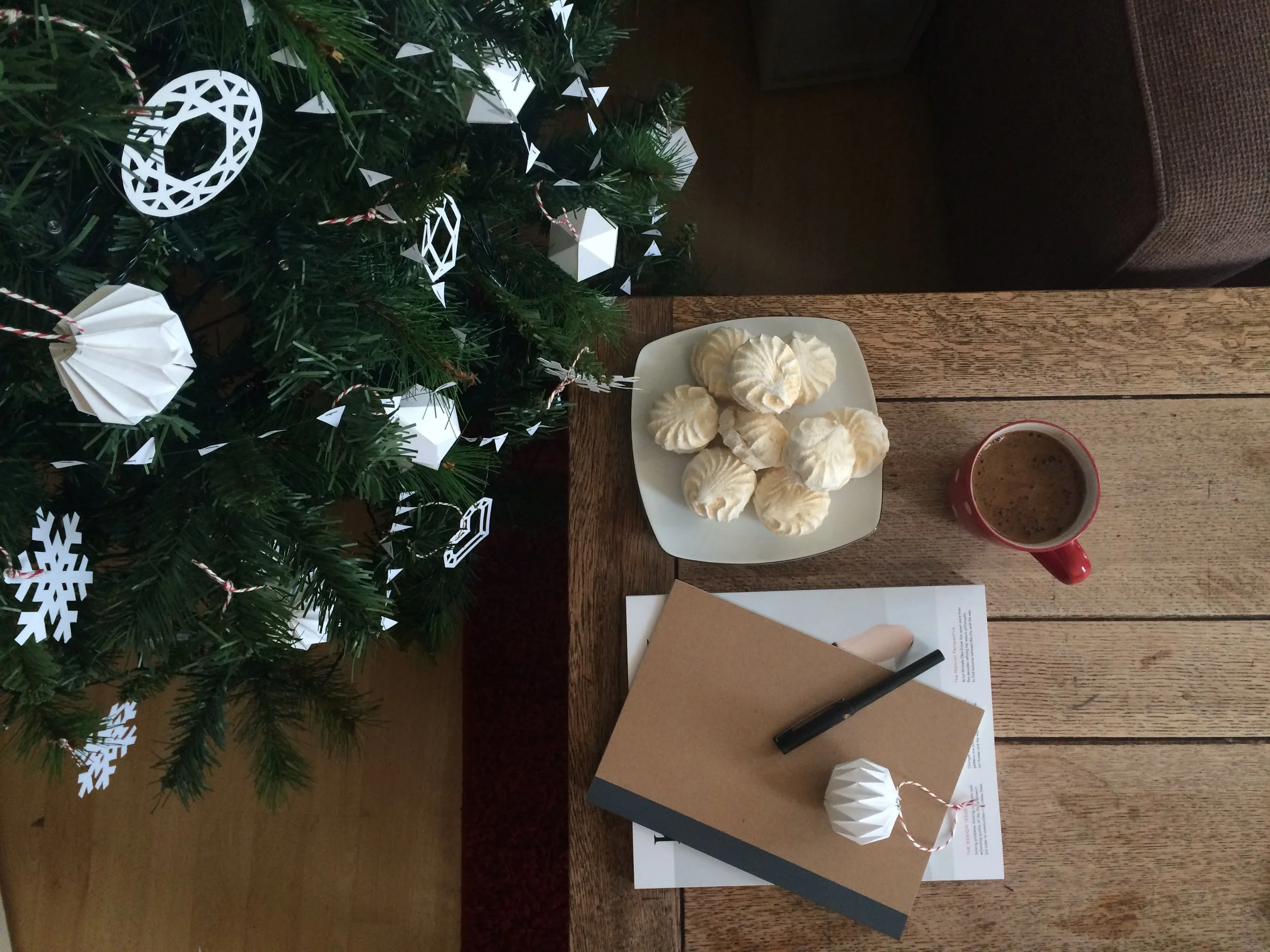 Diy Paper Decorations {12 Crafts Of Christmas} – GBRFP