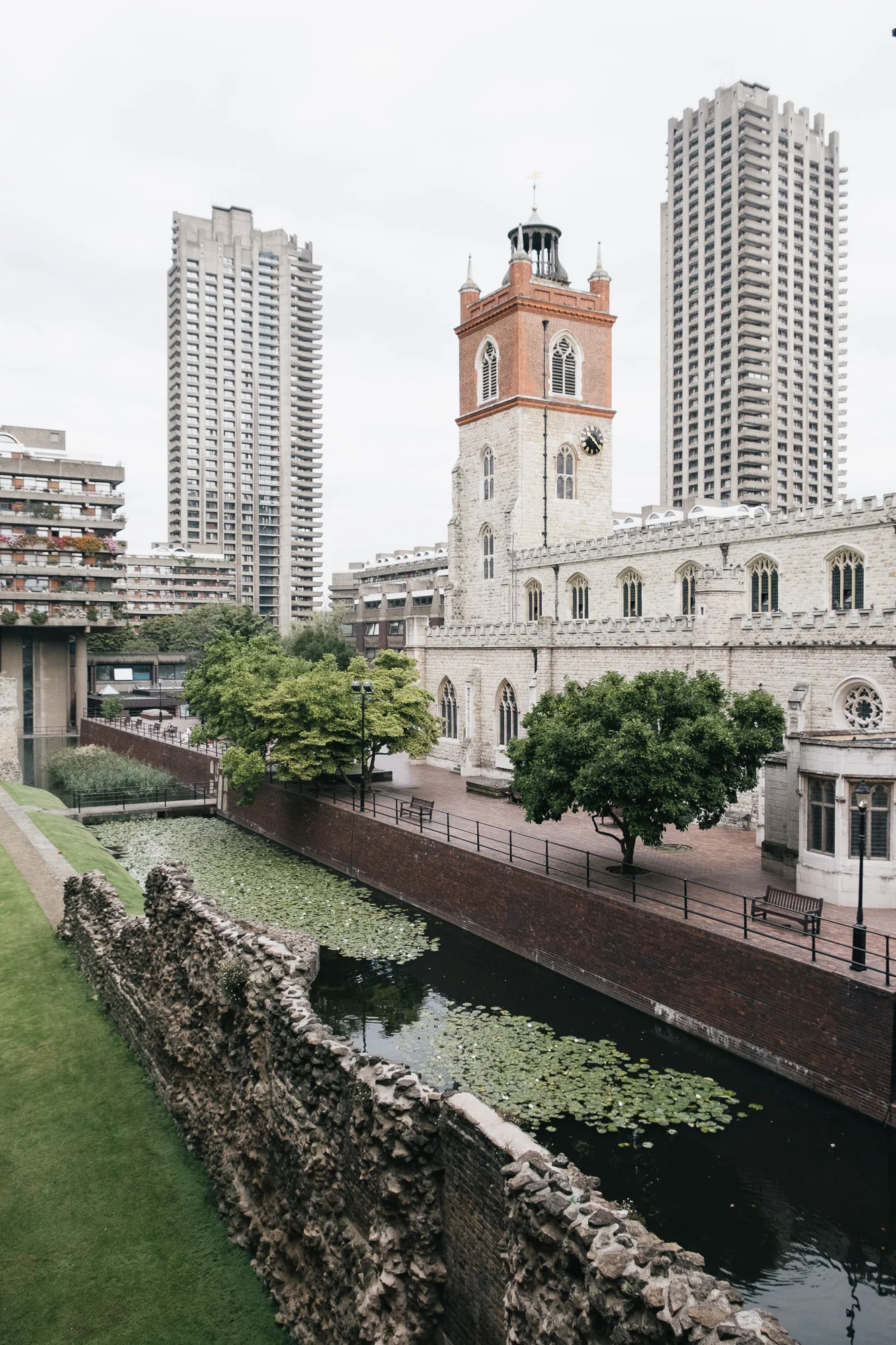 The Roman Wall , the Medieval Church and the 20th century Modernist utopia-Barbican
