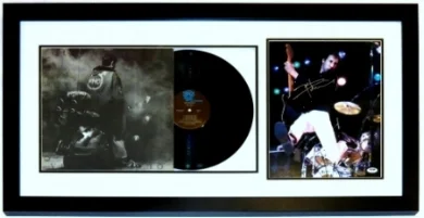 Pete Townshend Signed The Who Quadrophenia Album & 11x14 Photo Compilation - PSA DNA COA Authenticated - Professionally Framed 34x16