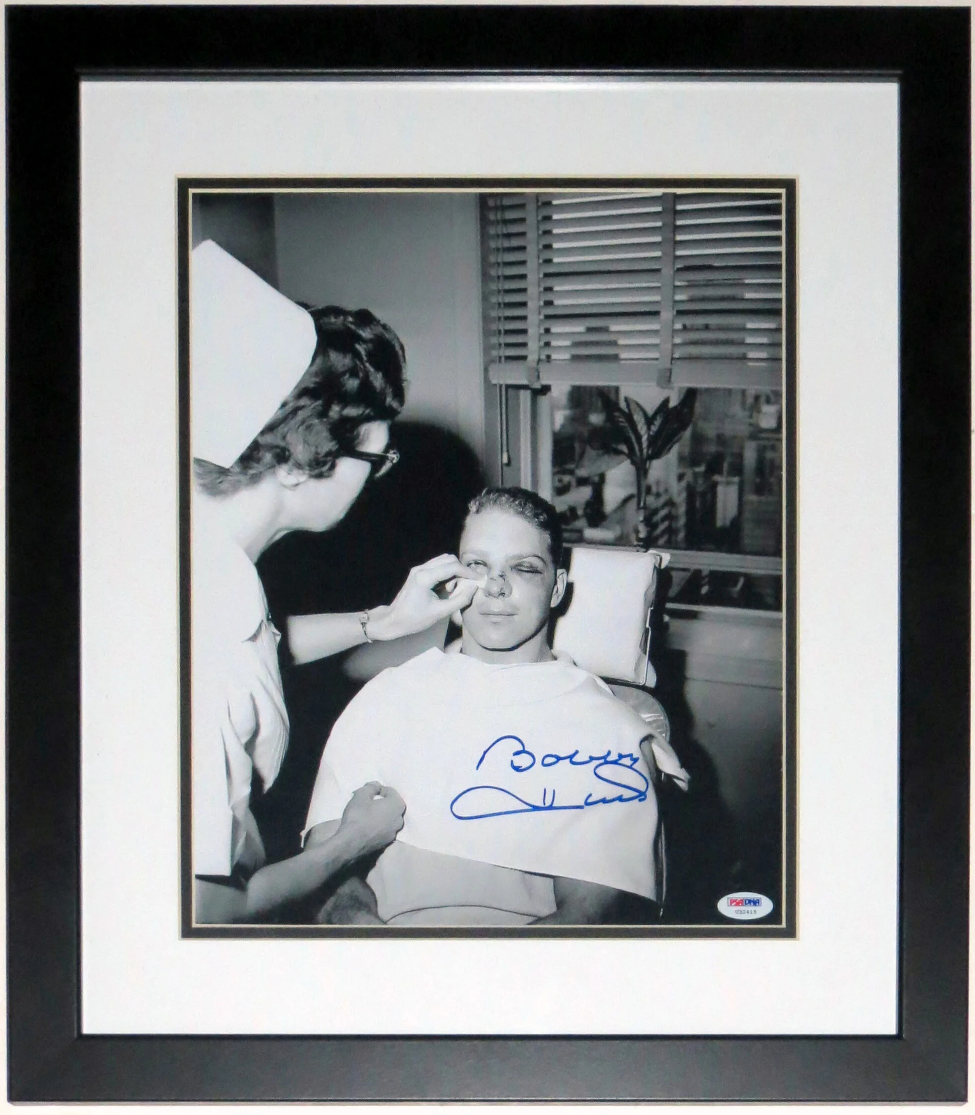 Bobby Hull Signed Chicago Blackhawks Broken Nose 11x14 Photo - PSA DNA COA Authenticated - Professionally Framed