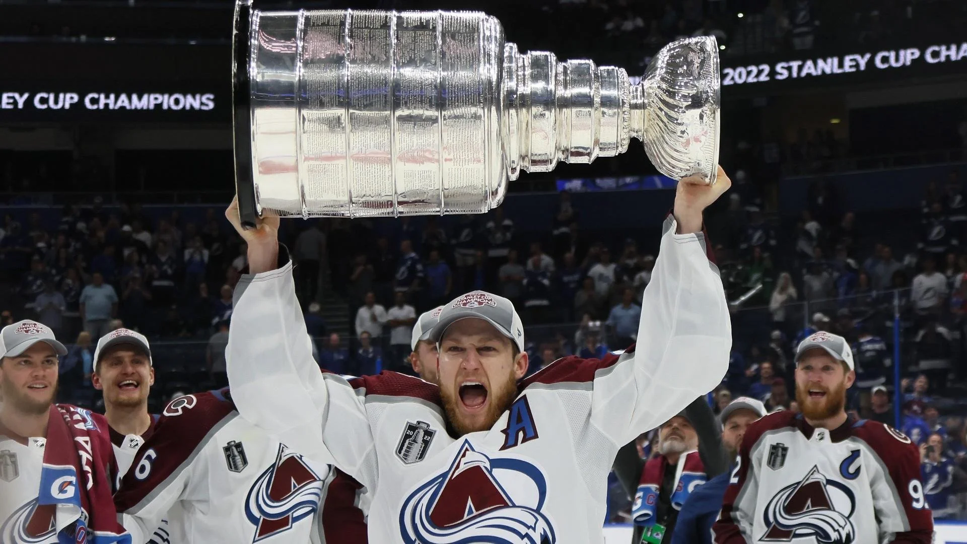 nathan-mackinnon-cup-getty-062722.jpg