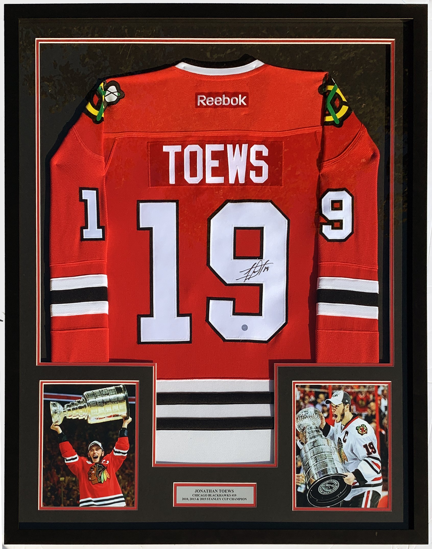 Jonathan Toews Signed Authentic Chicago Blackhawks Jersey - Frameworth Sports COA Authenticated - Professionally Framed  and 2010 and 2015 Stanley Cup Photo and Plate