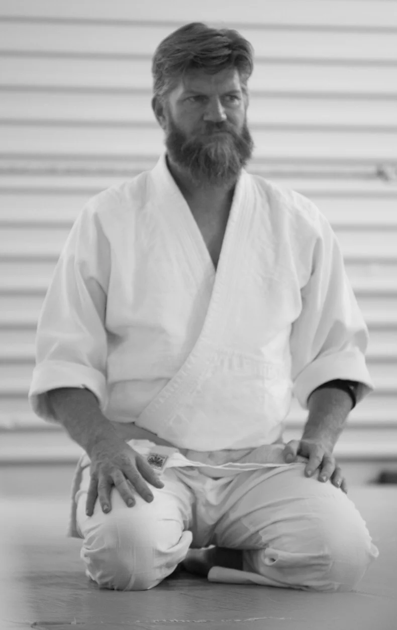 Note the white belt. 'Pure of knowledge'. That's me.