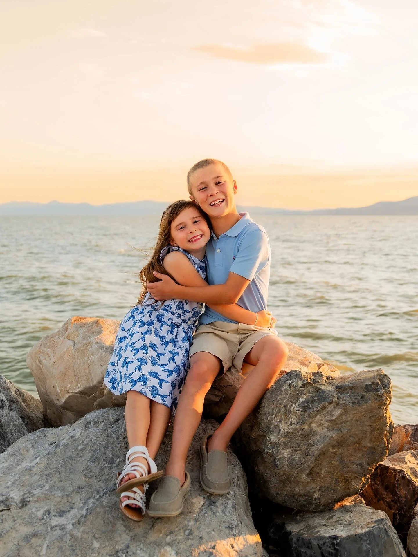 One of my all-time favorite families!! Evenings on the lake + these kids made some serious magic!! Love how their personalities shine through in these photos ✨