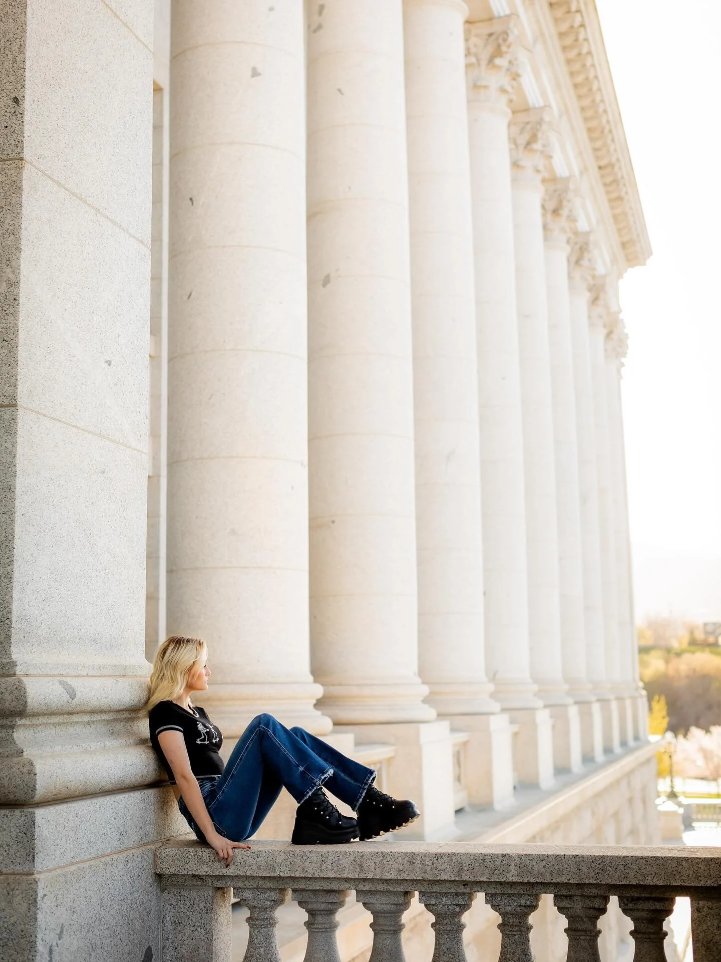 Senior shoots are so fun - come ready to let your personality explode!! I loved these moody shots, but also the cherry blossom portraits are 😍
