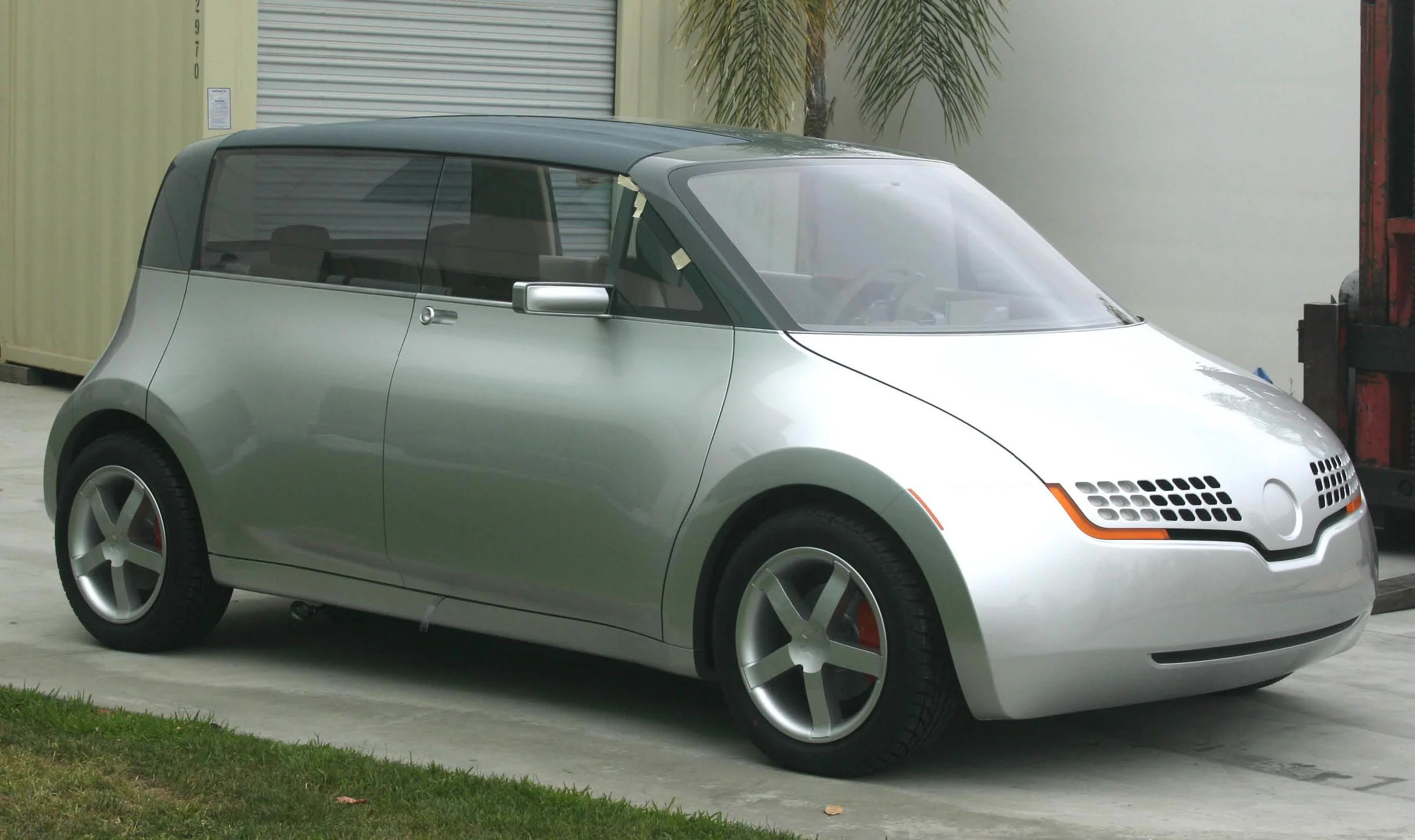 Bryan_THOMPSON_AutomotiveDesign_2013_Page_37.jpg