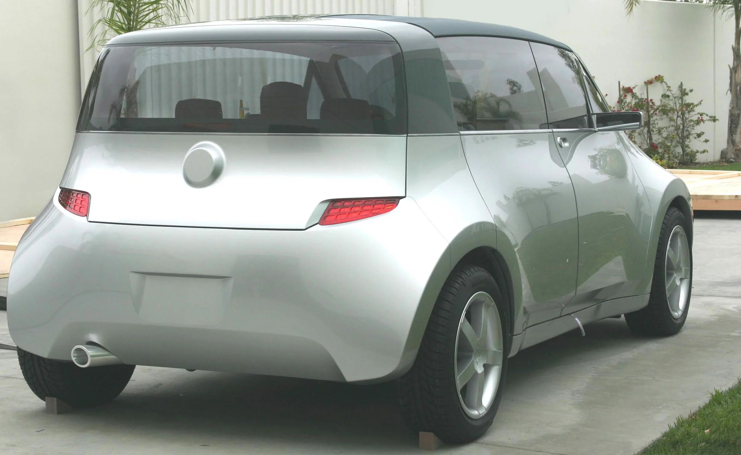 Bryan_THOMPSON_AutomotiveDesign_2013_Page_38.jpg