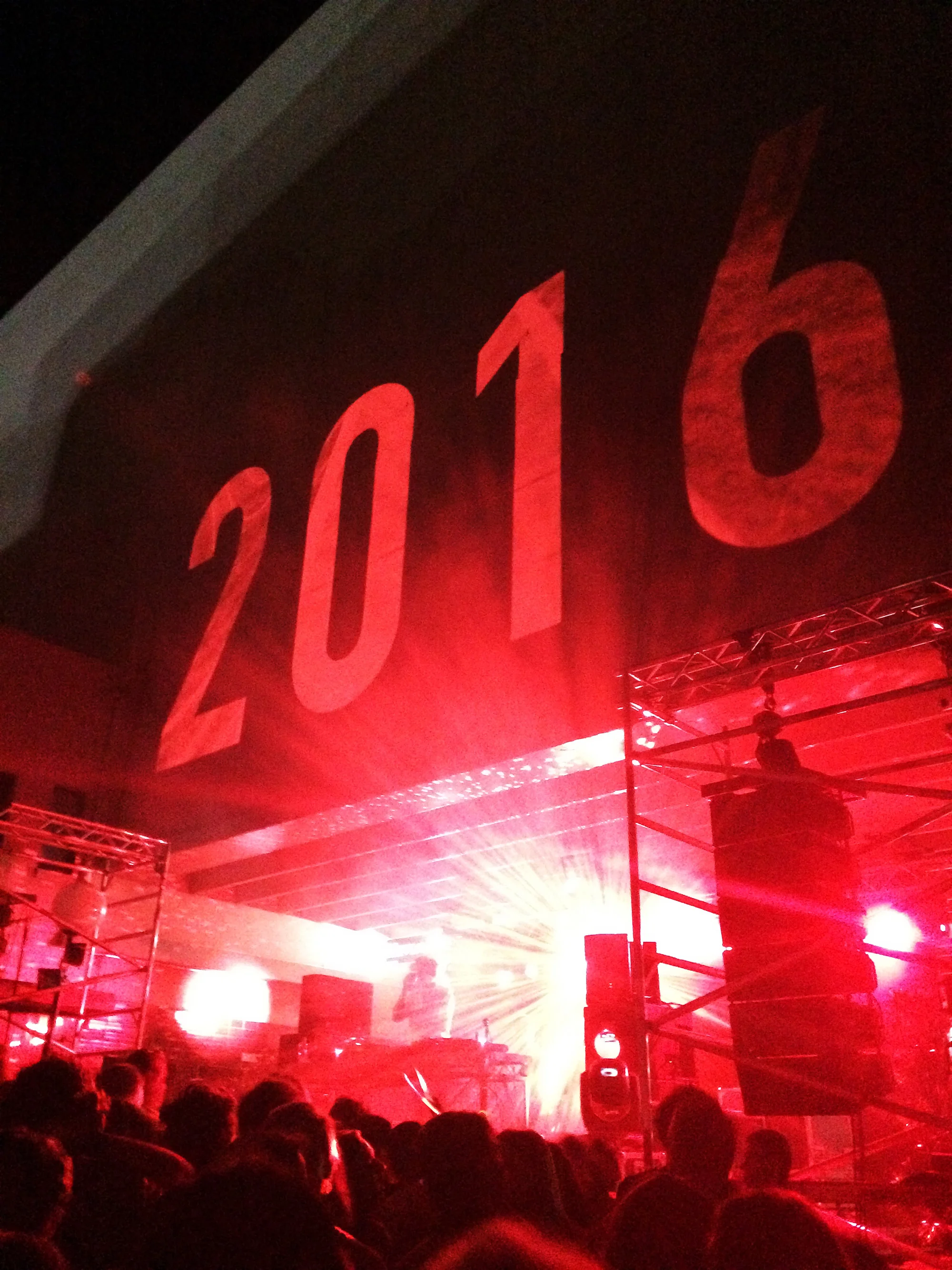 chris-anderson-vj-jamie-xx-wollongong-nye-party-zender-bender.jpg