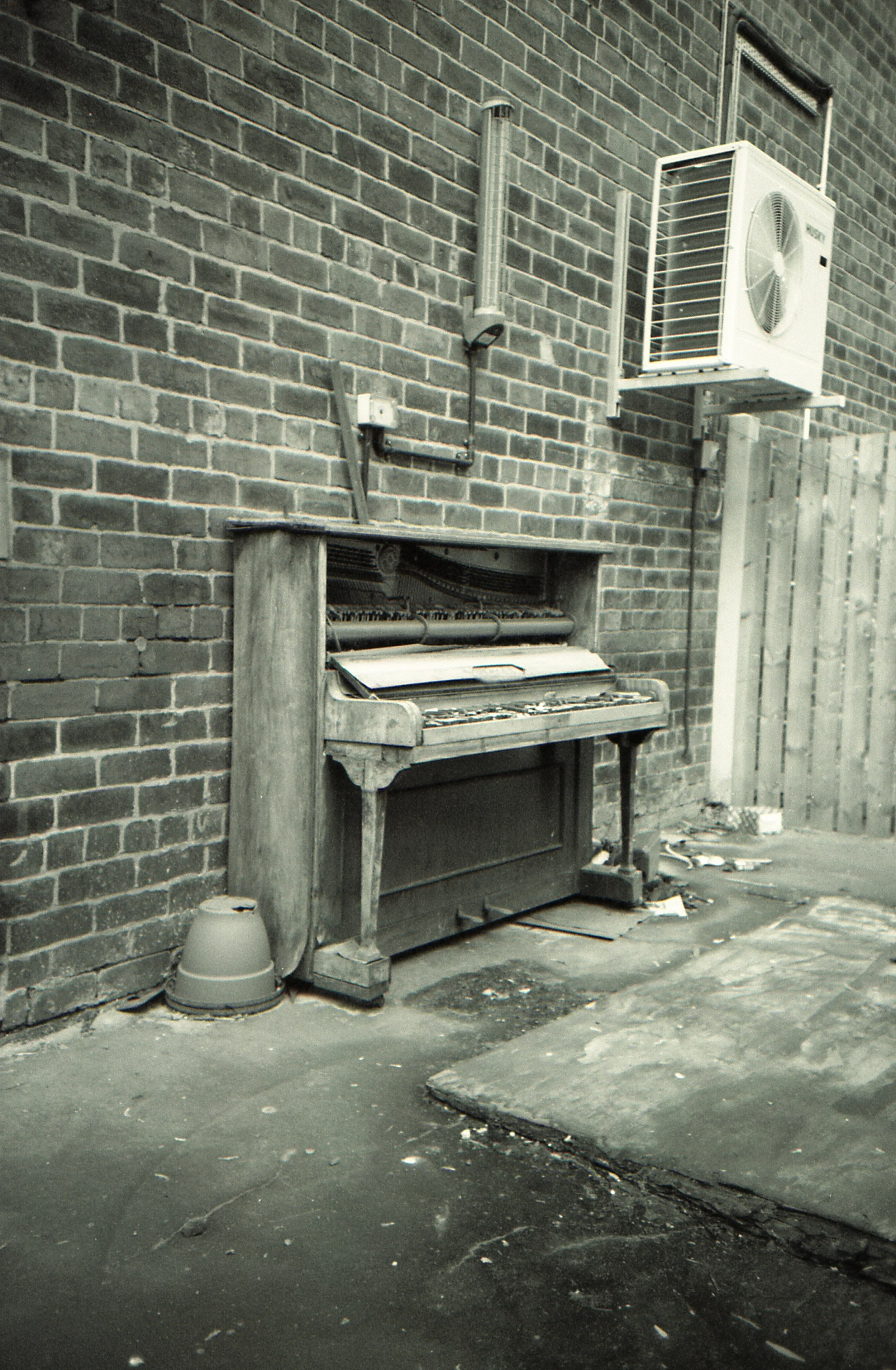 35/366 - I have to confess that Thomas actually spotted this piano not me, but it was too perfect to not take a photo of right? I love it.