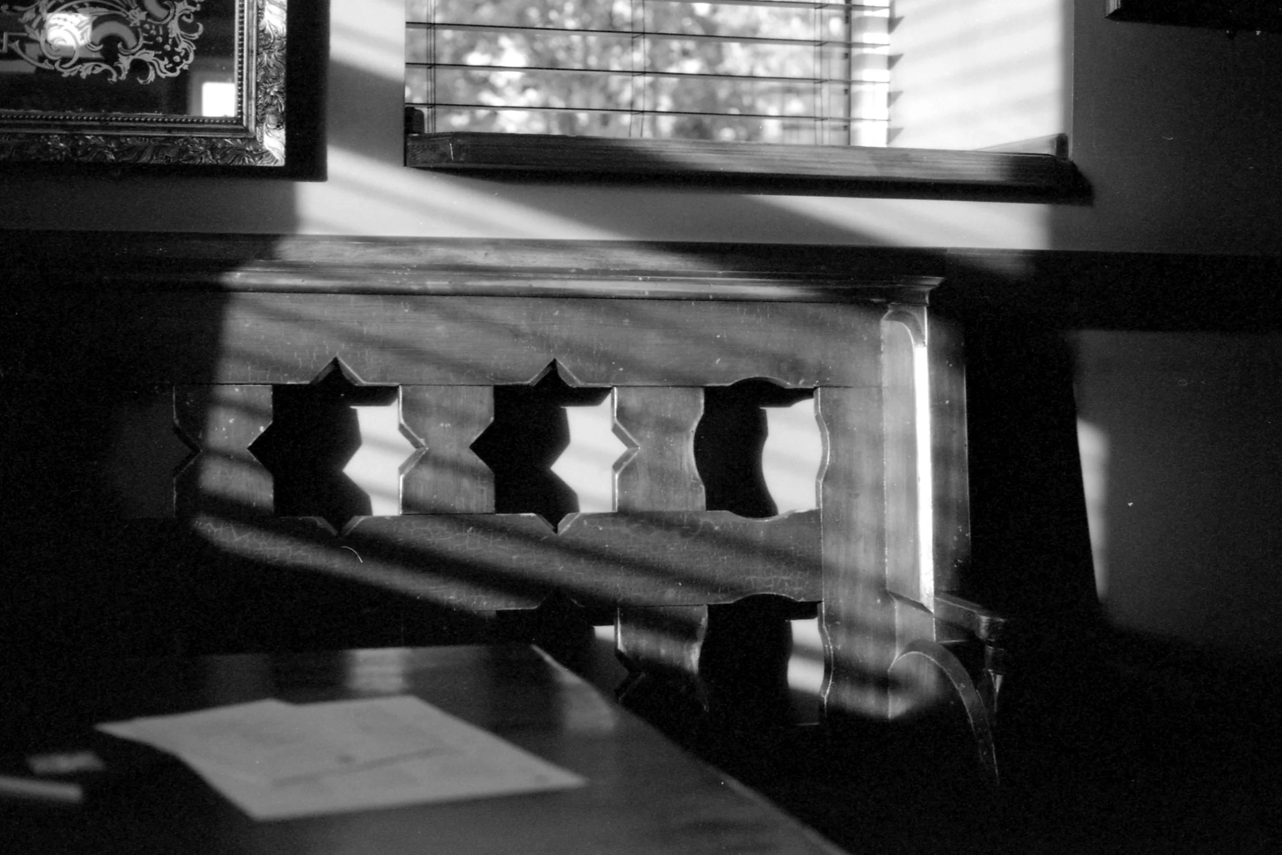 295/366 - Pretty light in the pub <3