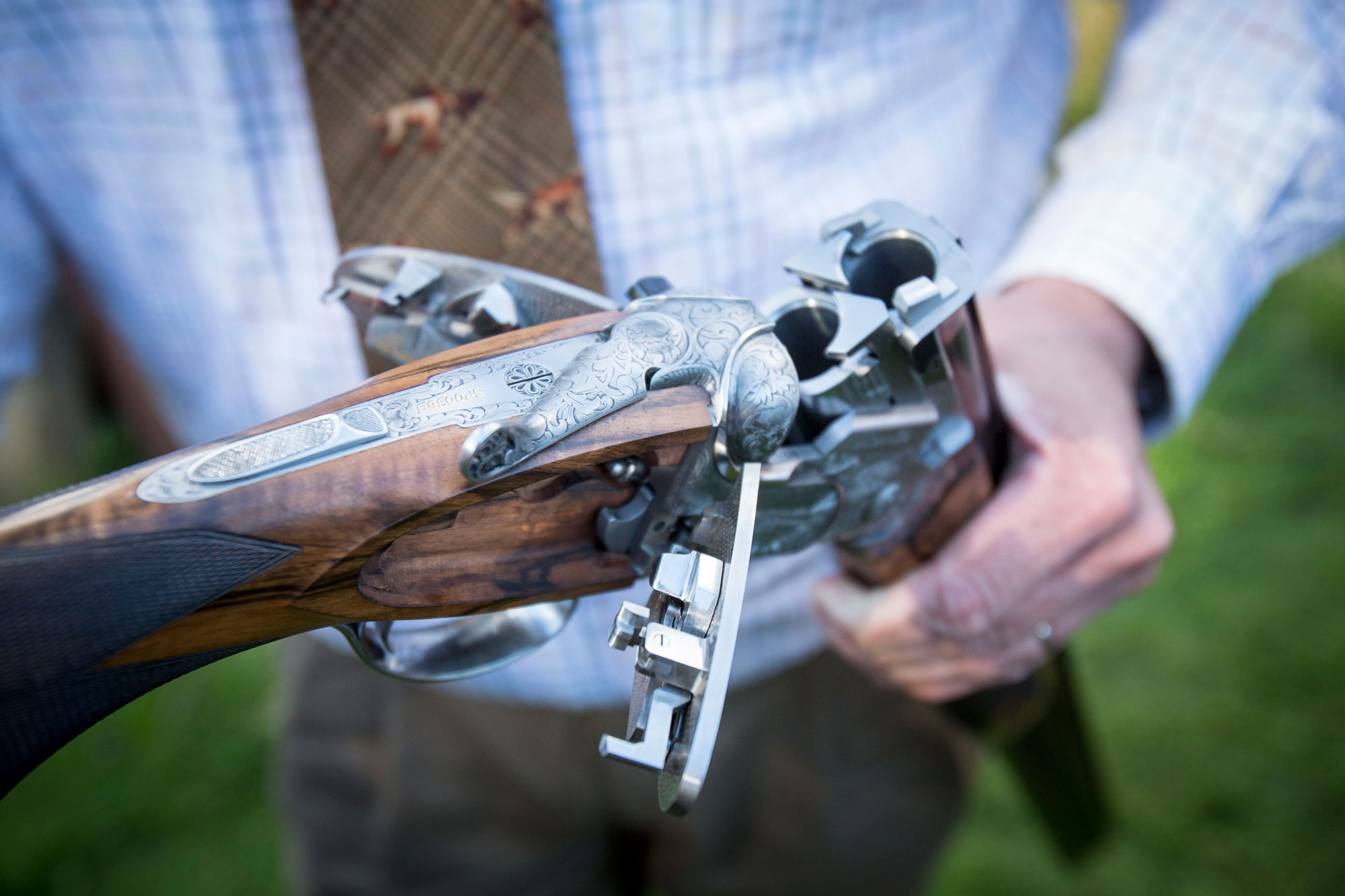 Beretta's SO Sparviere is a premium shotgun which features over 100 hours of engraving work & a unique system for sideplate opening.