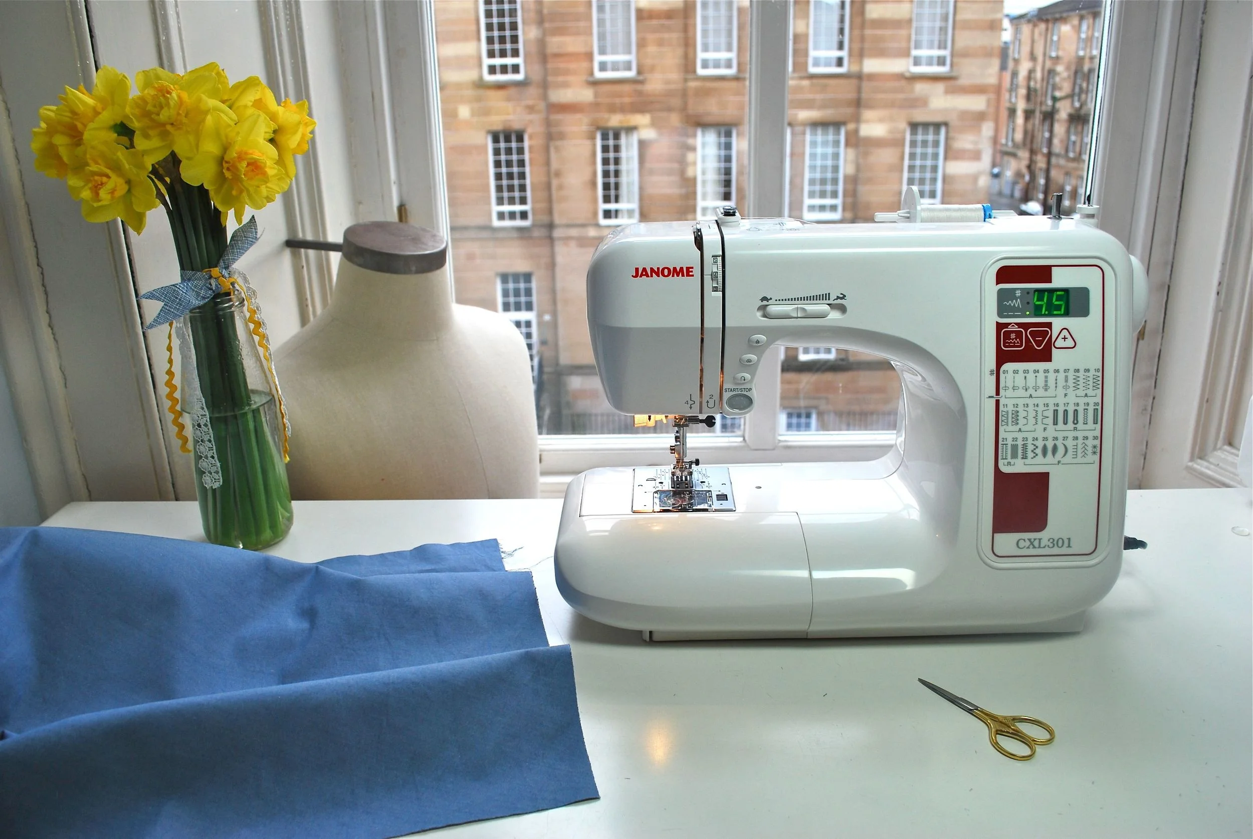 Just about to gather the waistline of version 1. My sewing machine stitch length is set to 4.5mm.