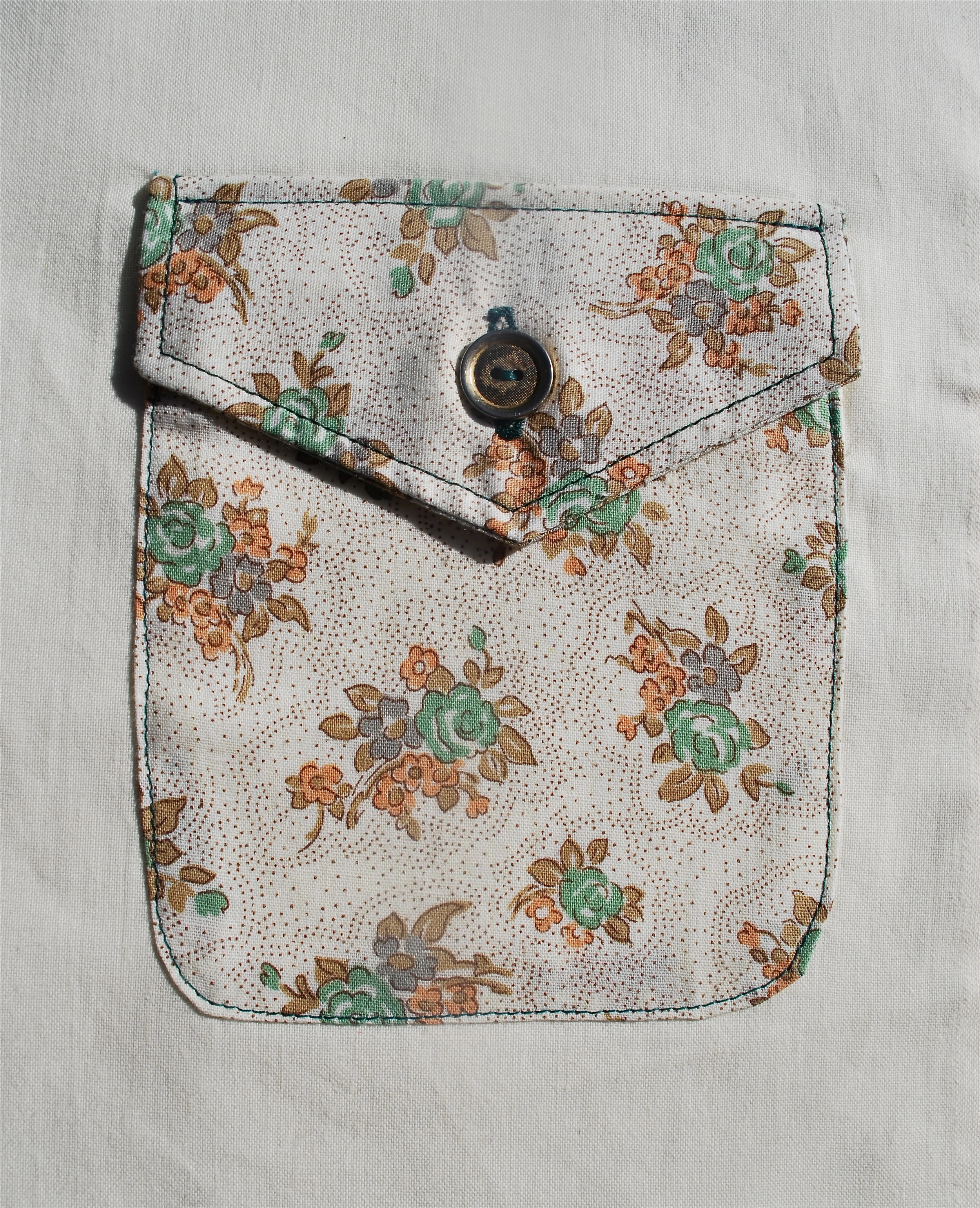 A patch pocket with a flap, a button and rounded corners. This one is from the Colette Negroni pattern. 
