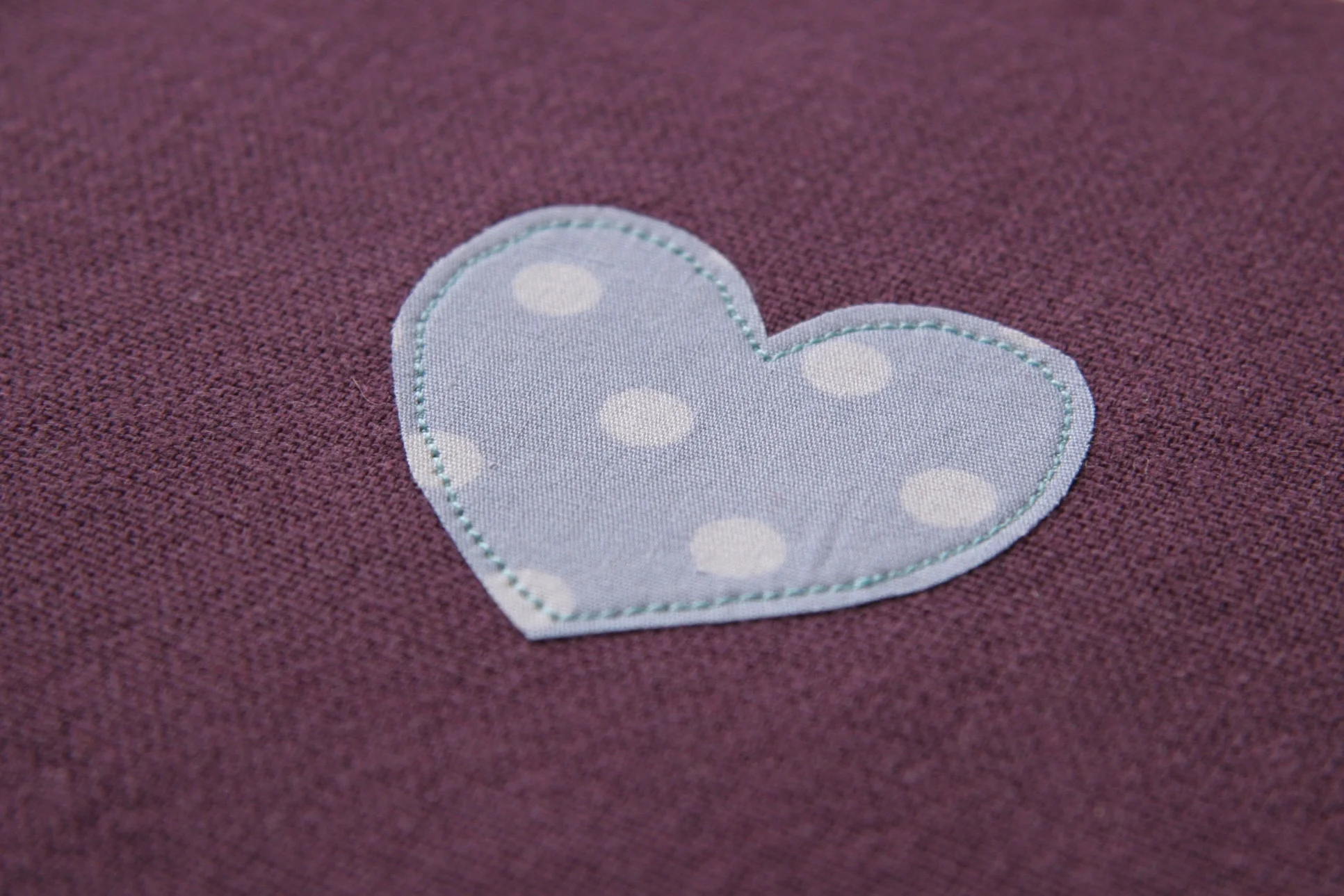 Straight stitch or raw edge appliqué