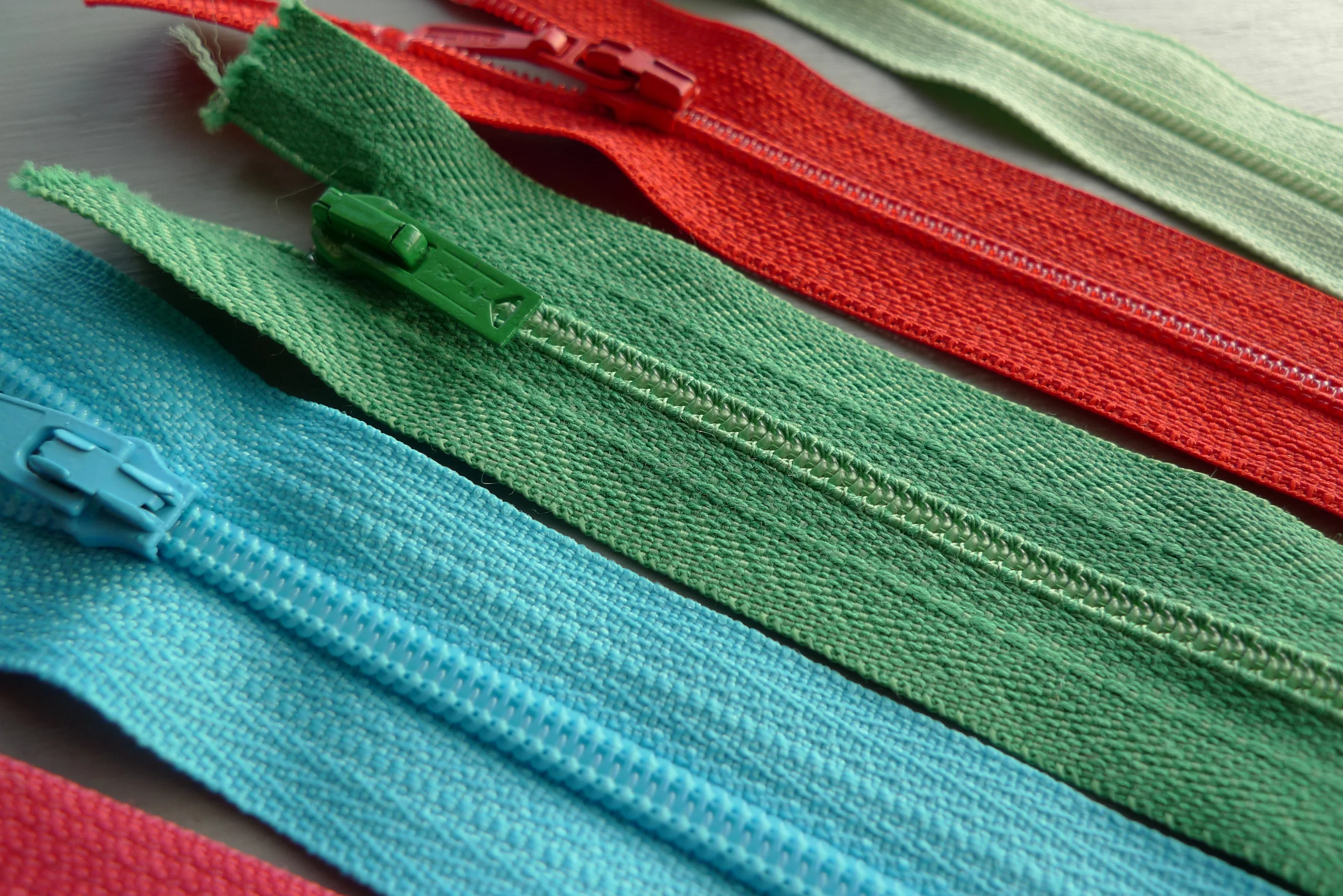 Regular zippers
