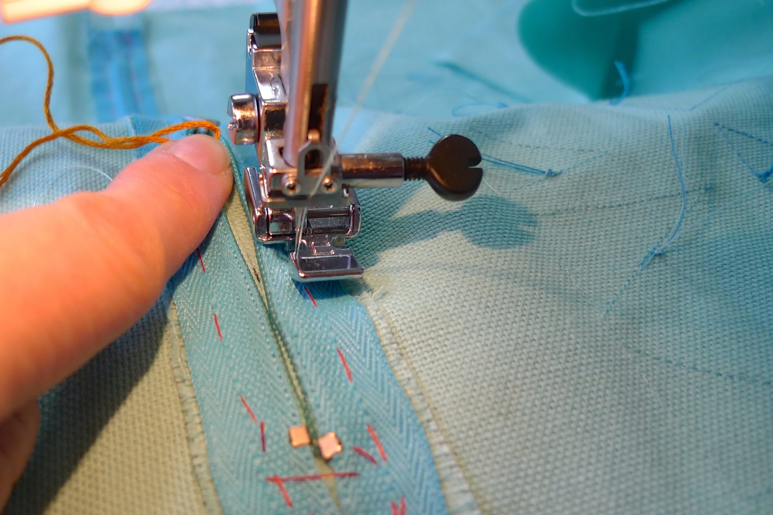 STEP 4g - Move the zip all the way past the needle and also the point where you first started stitching on the other side. 