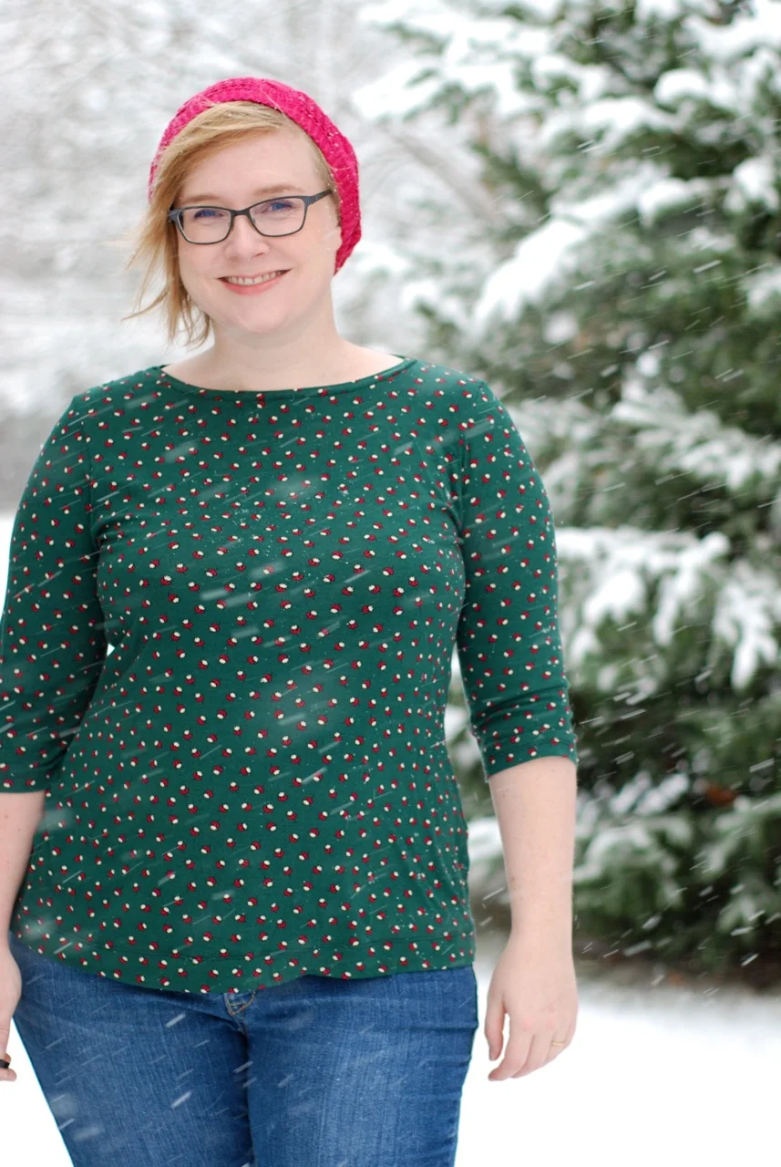 CONCORD T-SHIRT by Cashmerette A t-shirt for women sized 12-28 (US) and C-cup to H-Cup. Fully customisable and designed for curves, this knit T-Shirt is a classic wardrobe staple. Choose from three hem lengths ( cropped, mid-length or long curved ), three necklines ( high , V-neck, or scoop), three sleeve lengths (short, medium, or long), two sleeve finishes (cuffed or hemmed), and optional sleeve tabs. 