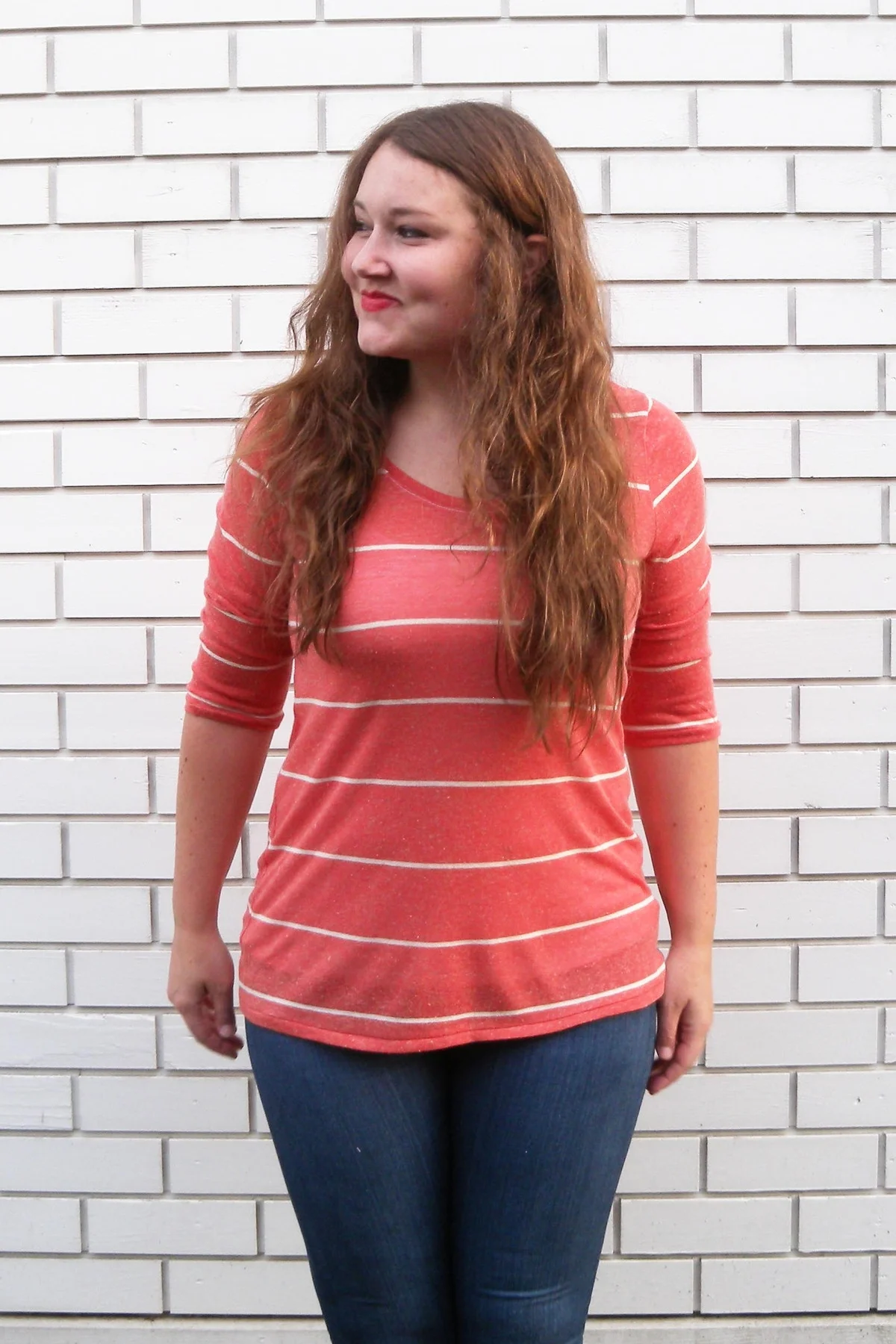 LARK TEE by Grainline A t-shirt for women sized 0-18 (US) and A-cup to B-cup. A tee with a modern, slim fit ideal for layering. It's great on its own or under your favorite button up, sweater, or blazer. All four sleeves are interchangeable with each of the necklines resulting in 16 potential different tees in one pattern!
