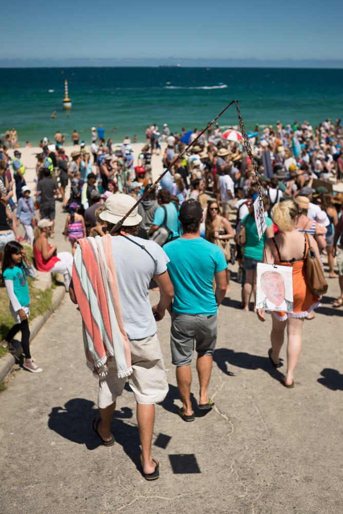 Protest agains shark cull policy in WA, Cottesloe, 2014, ©Piotrek Ziolkowski