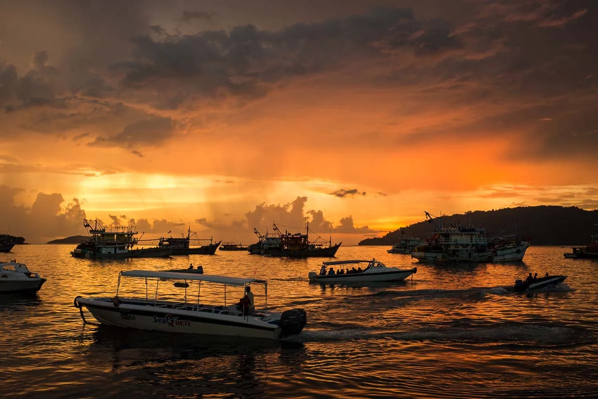 Malaysia in Pictures - frogs, earthquakes and water villages.