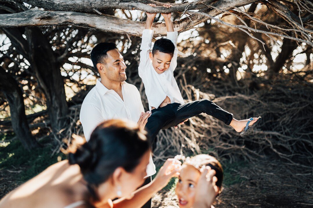 What a way to celebrate a 10th wedding anniversary. All the way from Sydney to experience Rottnest Island. Fiona, Sarafu and the gang. Nearly missed my return ferry (the last one for the day)However, I actually train sprints with my camera backpack a