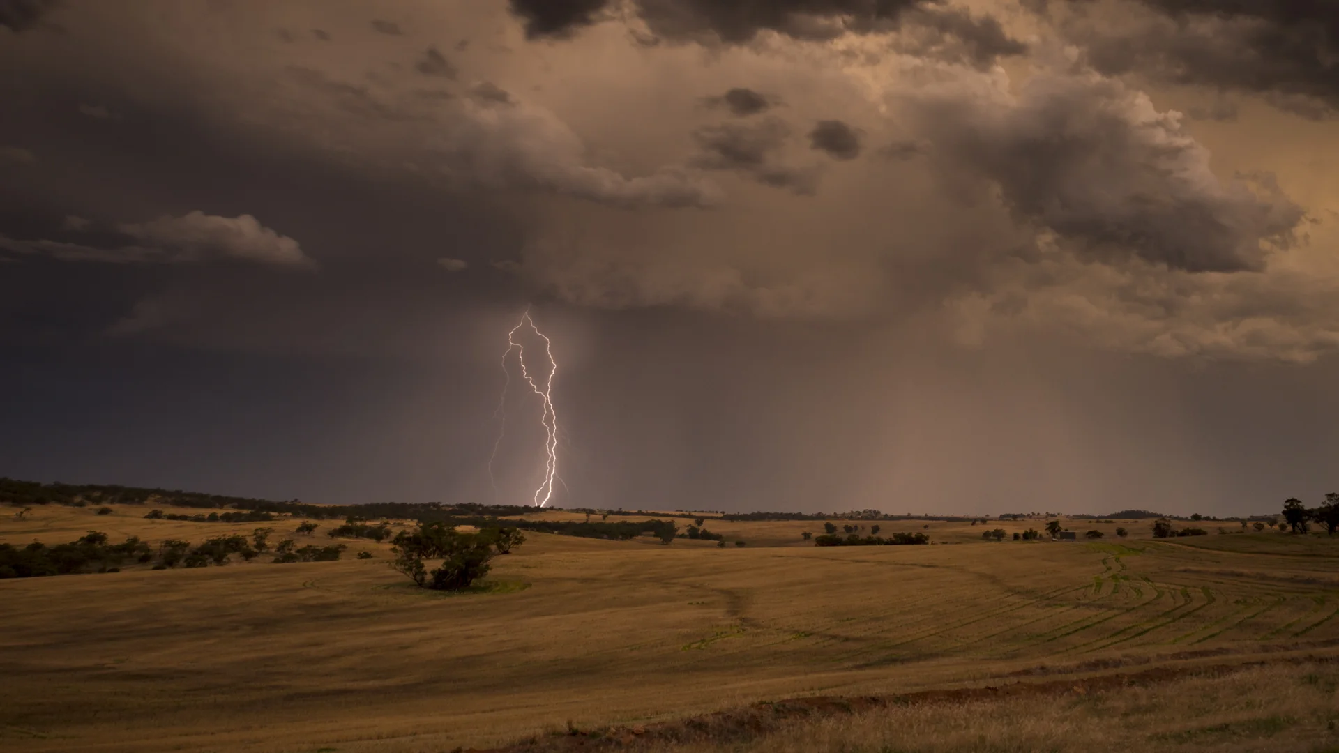 Using Long Exposure to Shoot Lightning